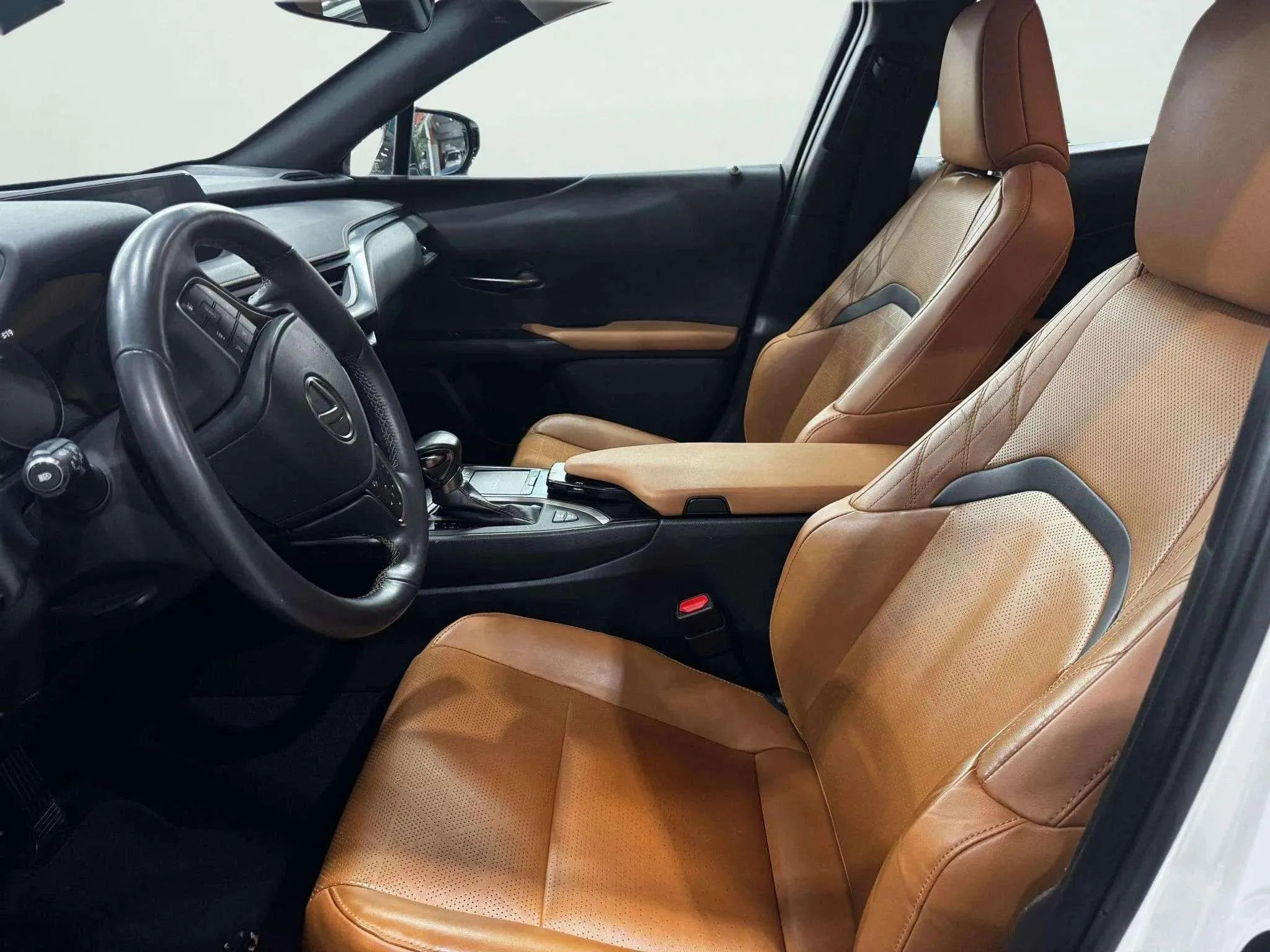 Lexus UX 2.0 250h Business - foto 24