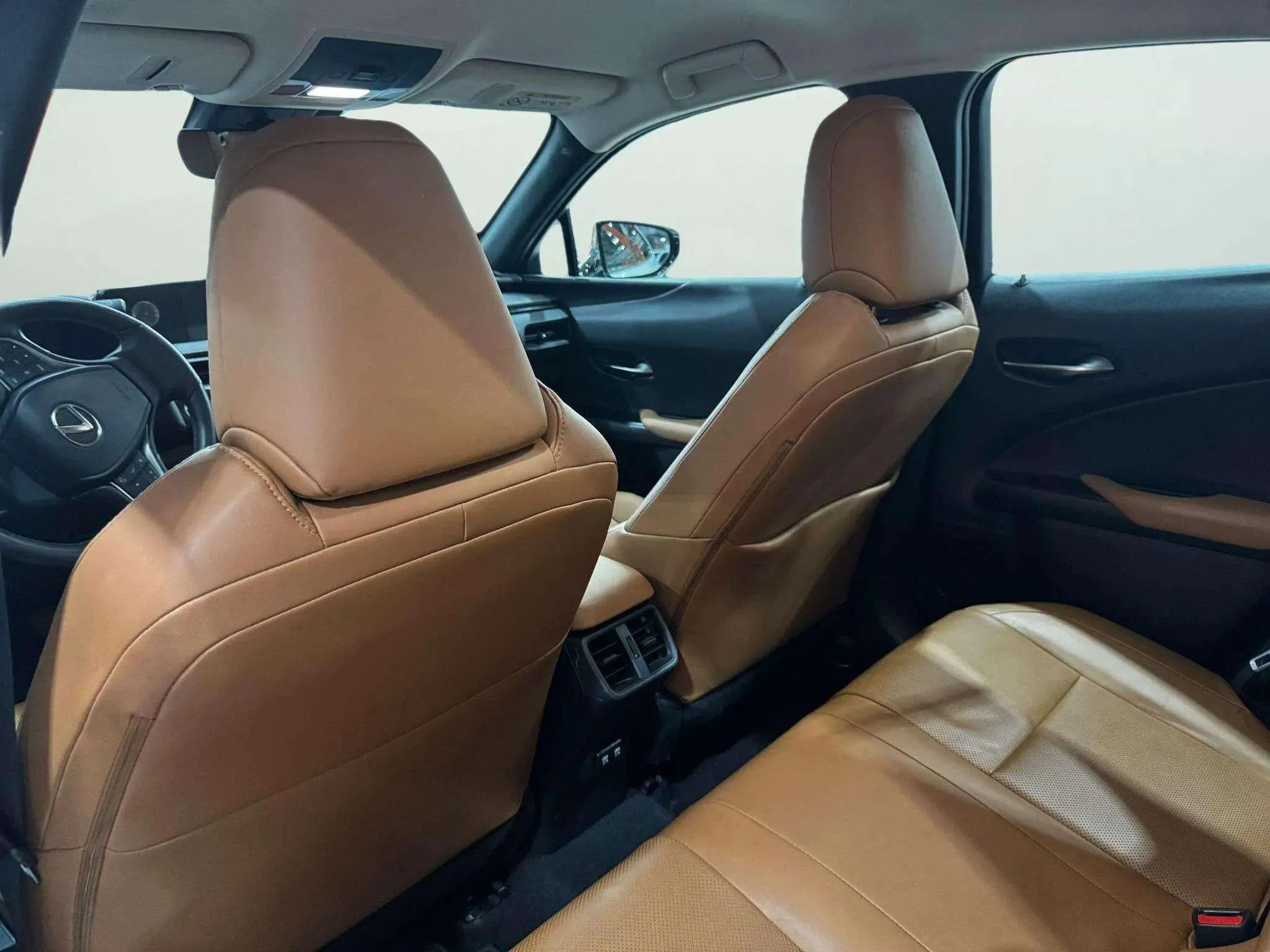 Lexus UX 2.0 250h Business - foto 25