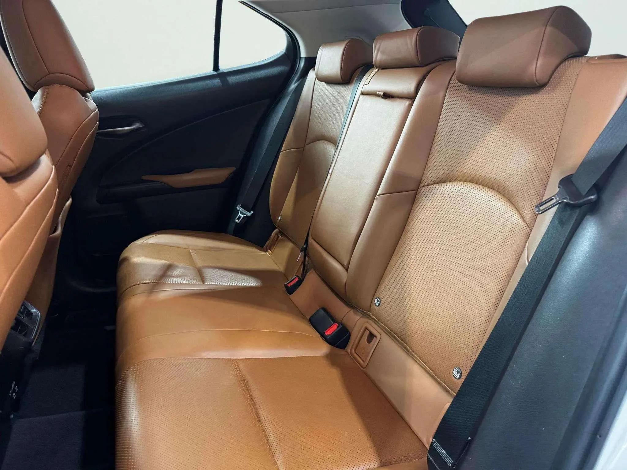 Lexus UX 2.0 250h Business - foto 27