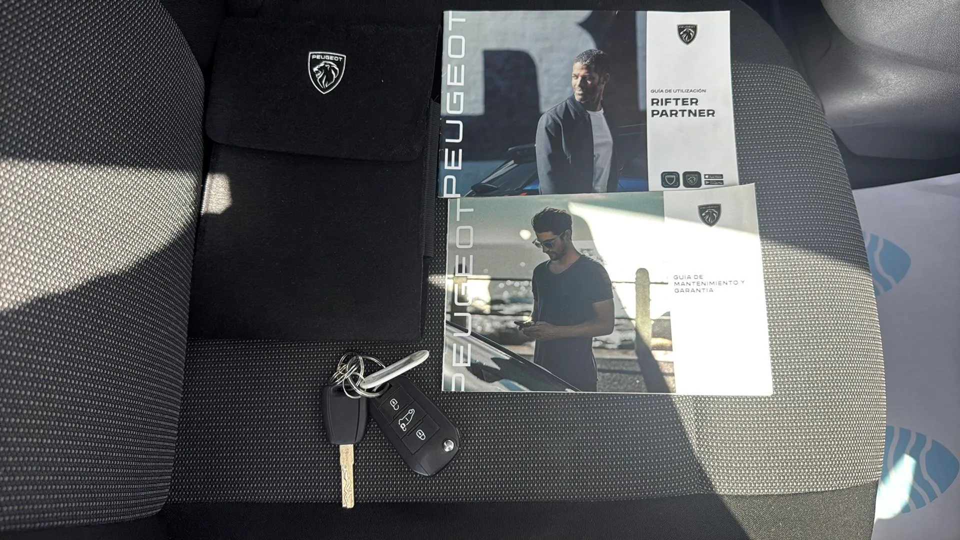 Peugeot Rifter Allure BlueHDi 100 - foto 14
