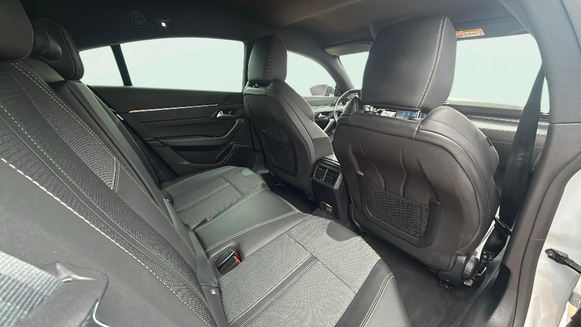Peugeot 508 Allure PureTech 130 EAT8 - foto 18