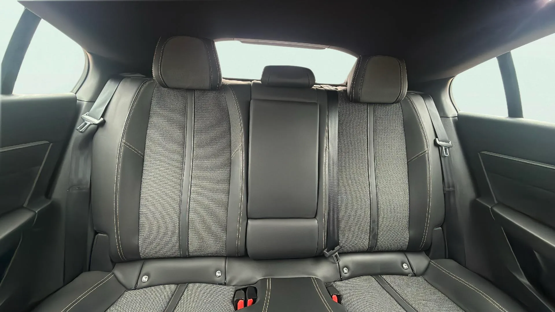 Peugeot 508 Allure PureTech 130 EAT8 - foto 17
