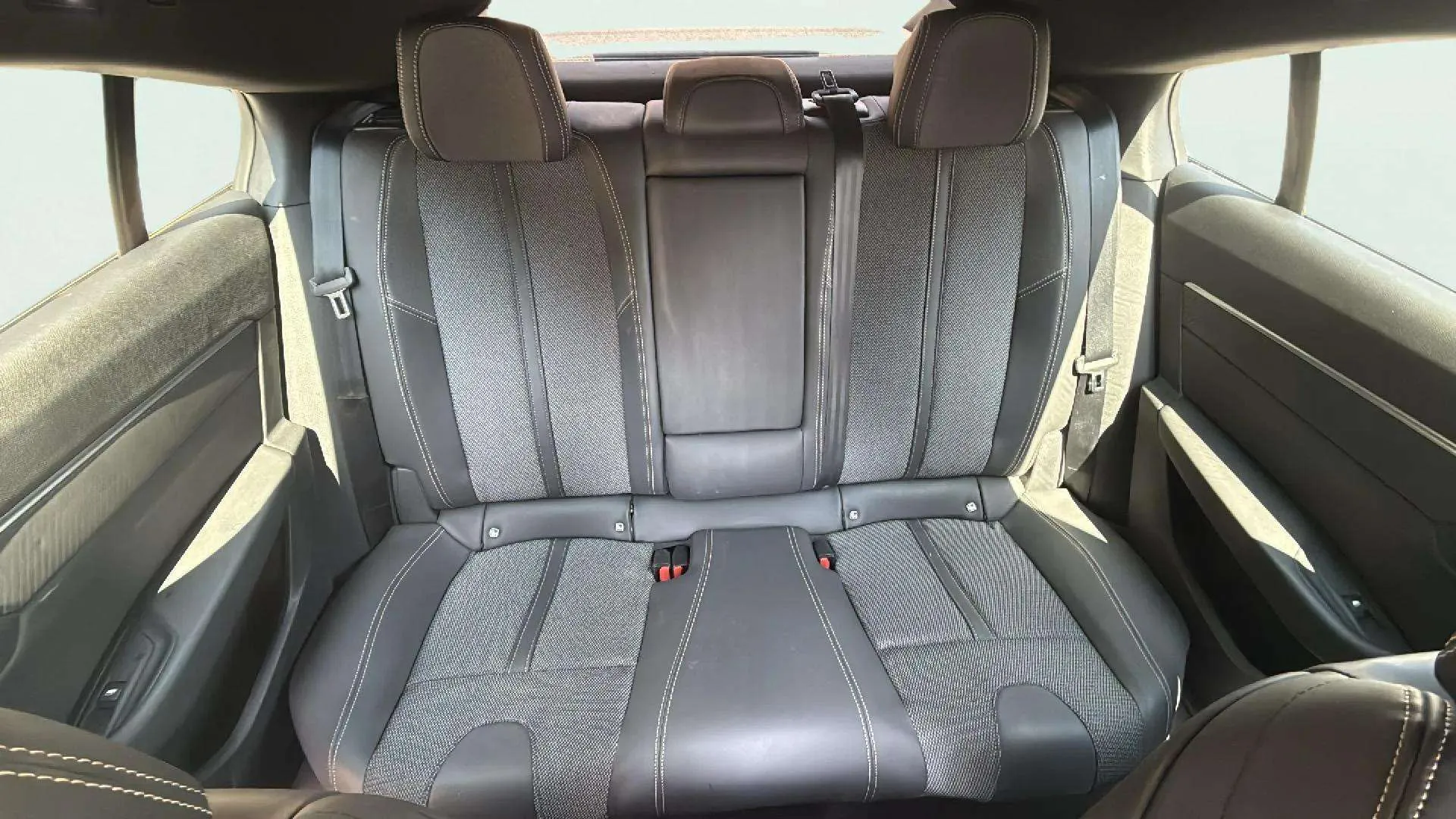 Peugeot 508 Allure PureTech 130 EAT8 - foto 19