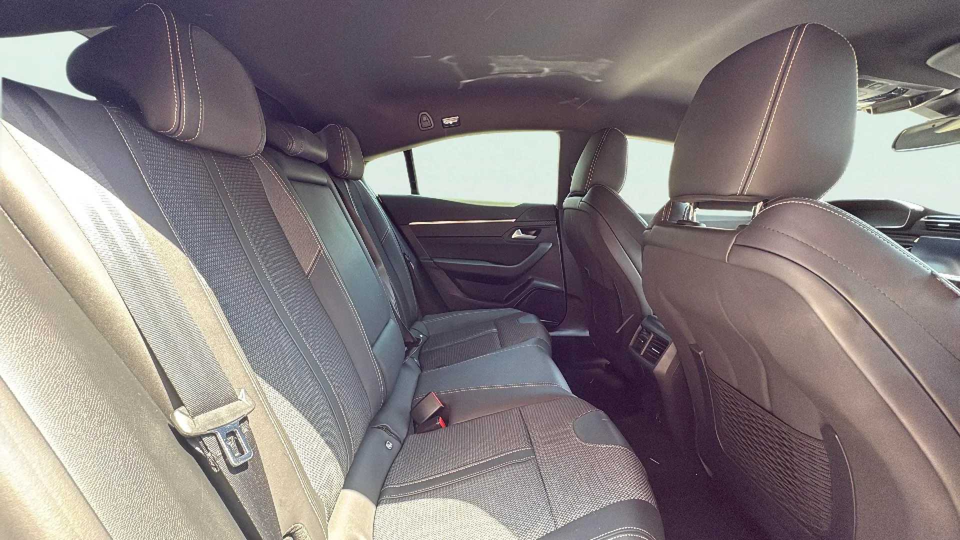 Peugeot 508 Allure PureTech 130 EAT8 - foto 17