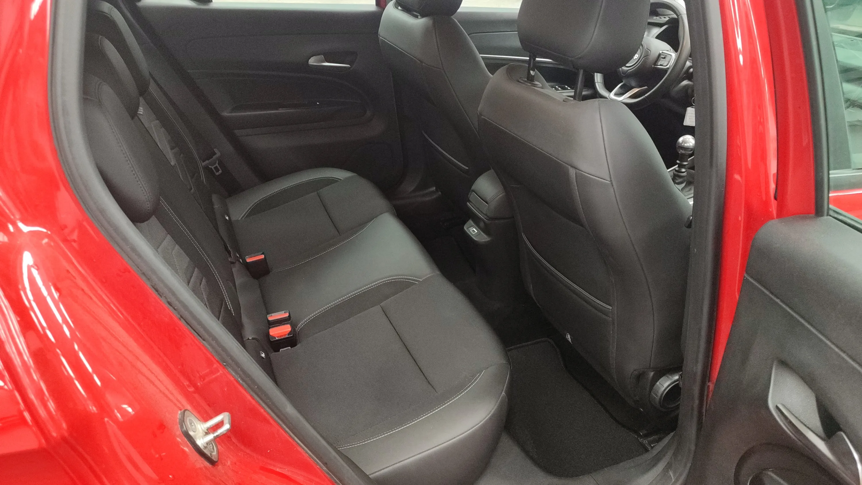 Jeep Avenger 1.2 G Altitude - foto 23