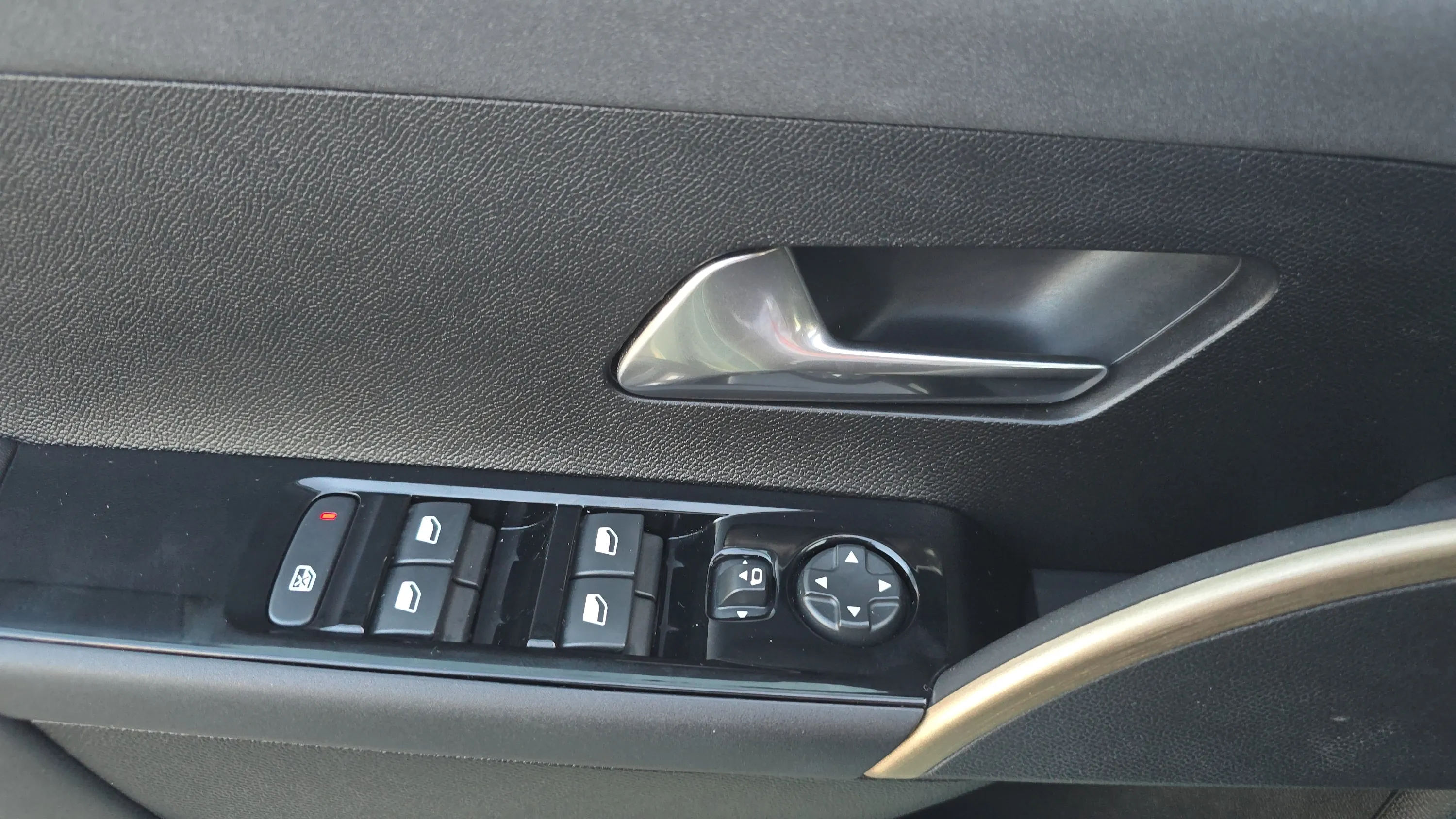Lancia Ypsilon LX Hybrid - foto 20