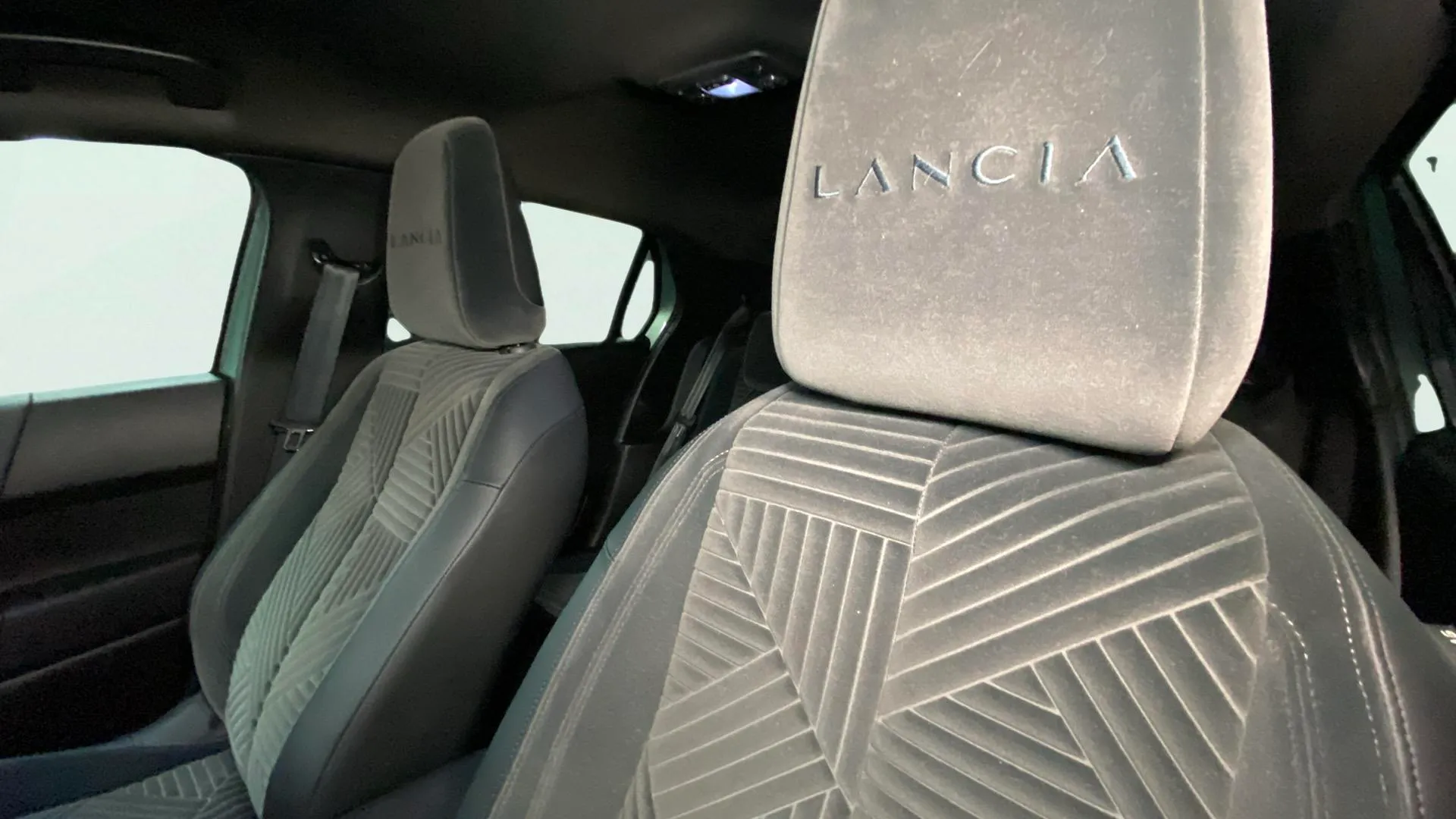 Lancia Ypsilon Hybrid - foto 31