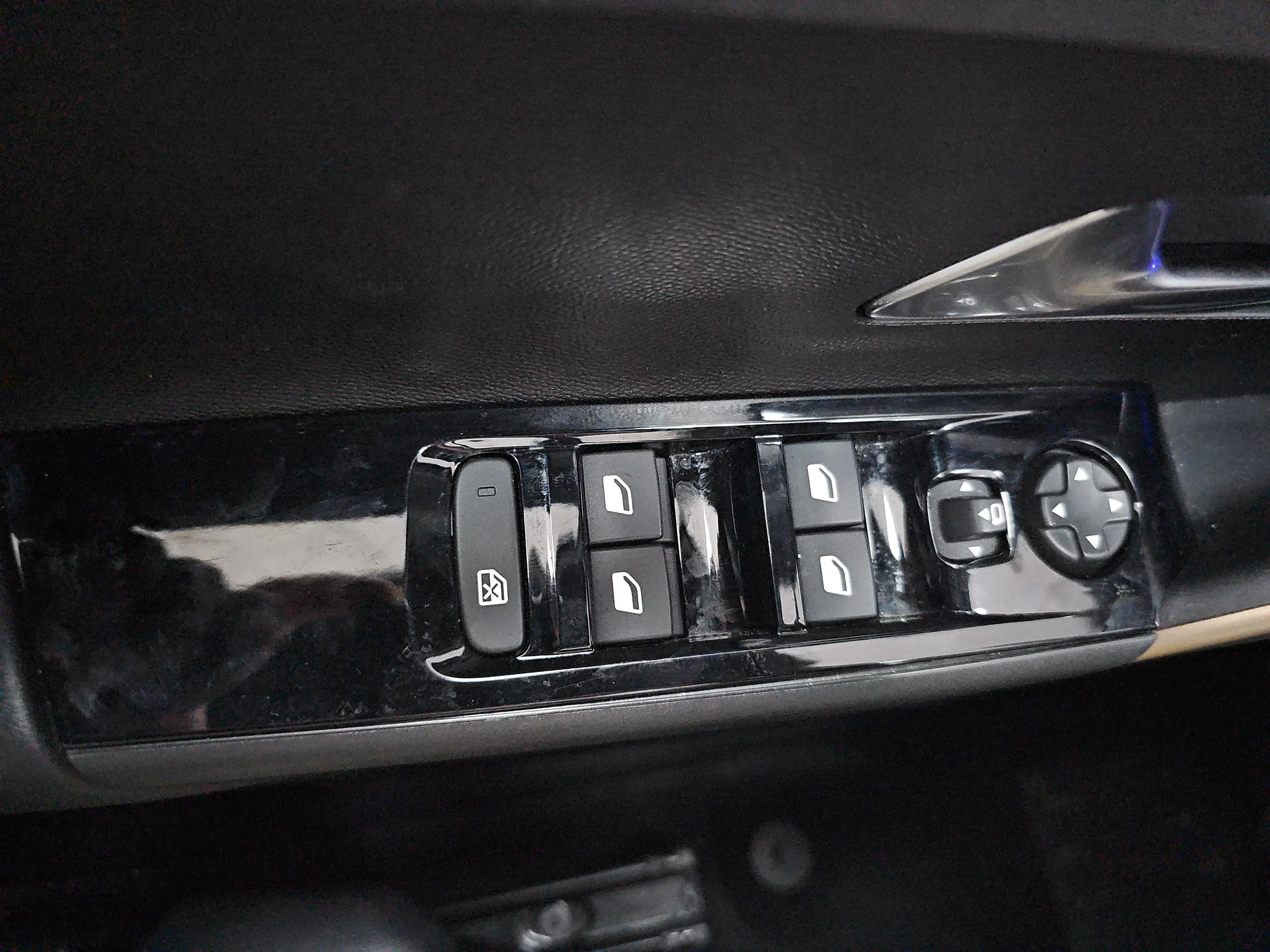 Lancia Ypsilon Hybrid - foto 22