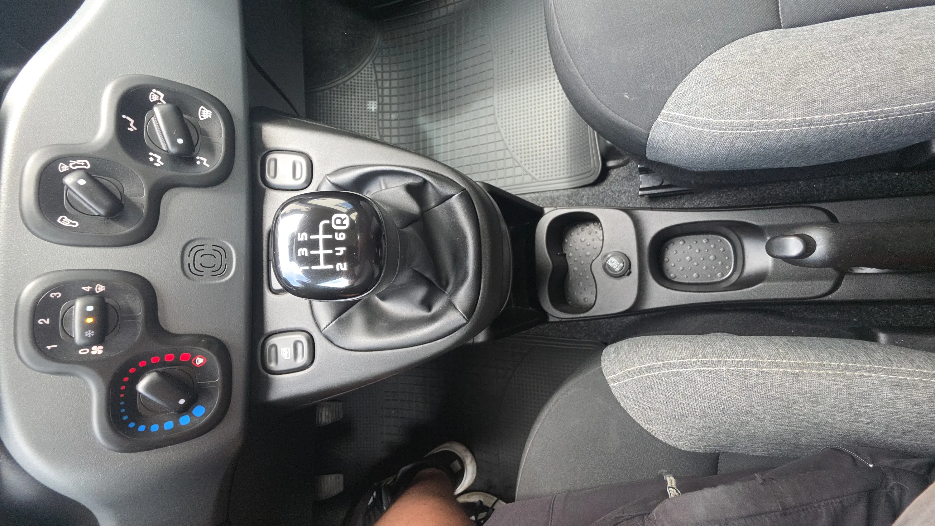 Fiat Panda Cross 1.0 Hybrid - foto 21