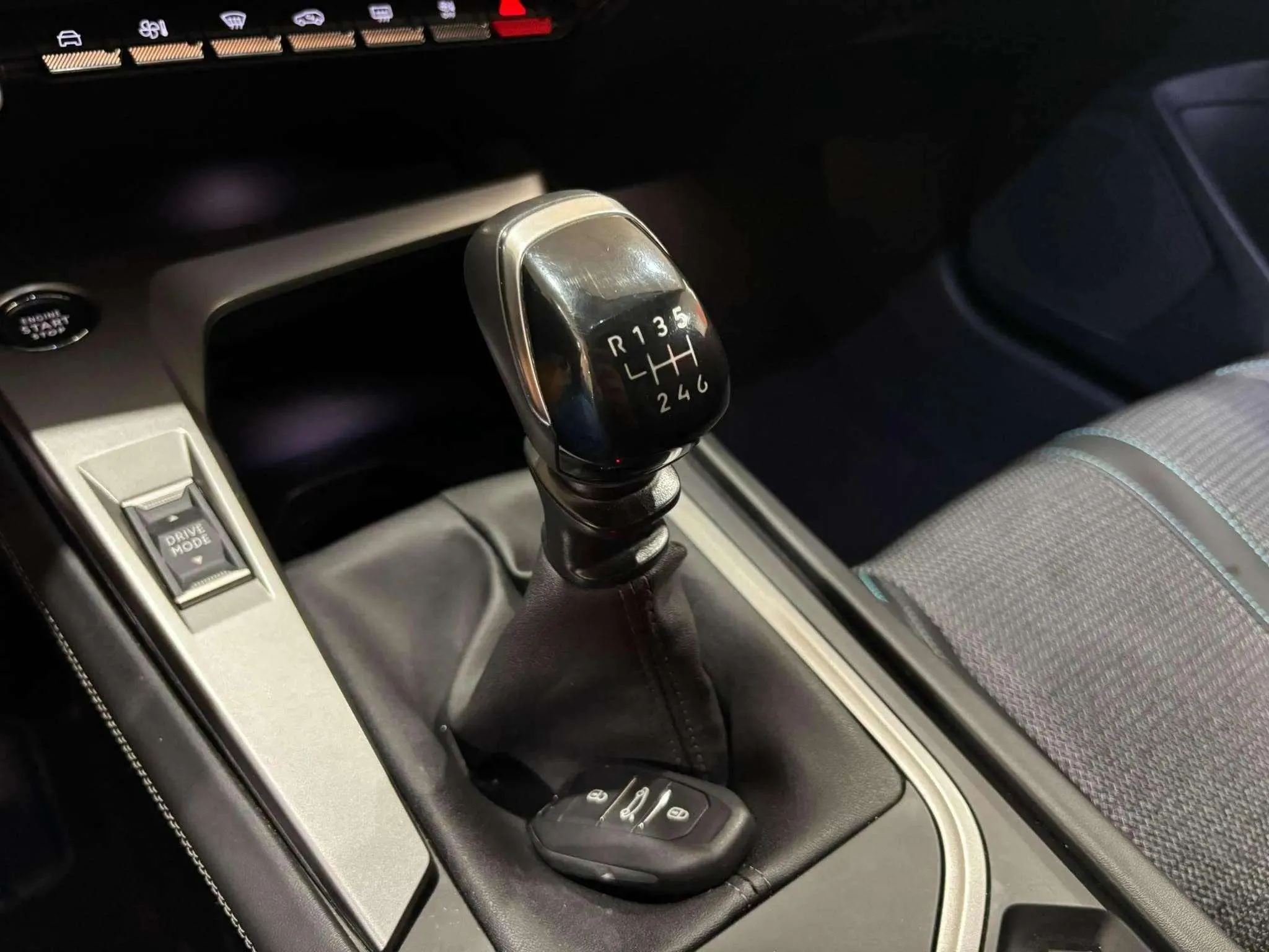 Peugeot 308 Allure PureTech 130 - foto 17