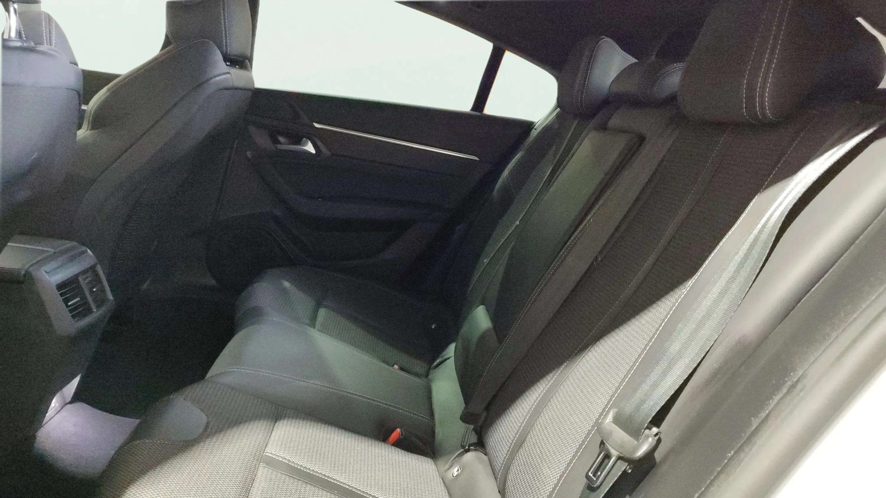Peugeot 508 Allure PureTech 130 EAT8 - foto 18