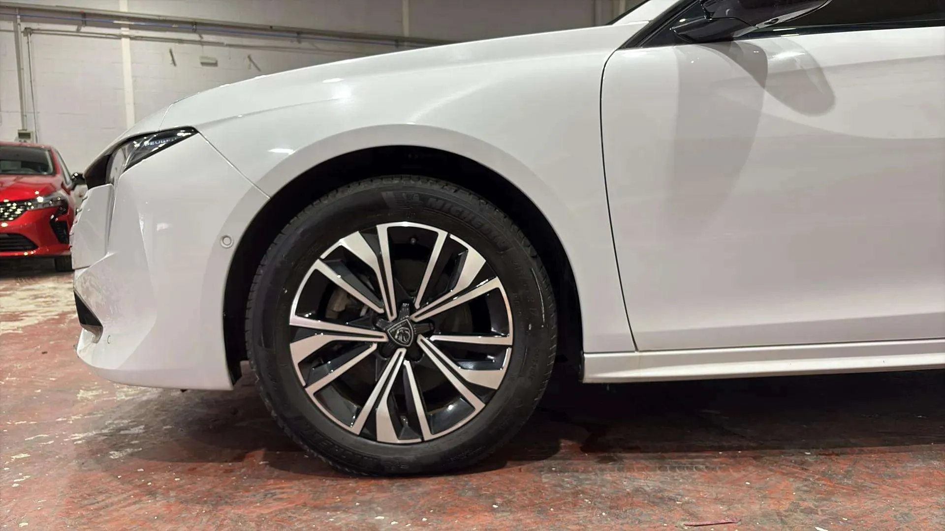 Peugeot 508 Allure PureTech 130 EAT8 - foto 14