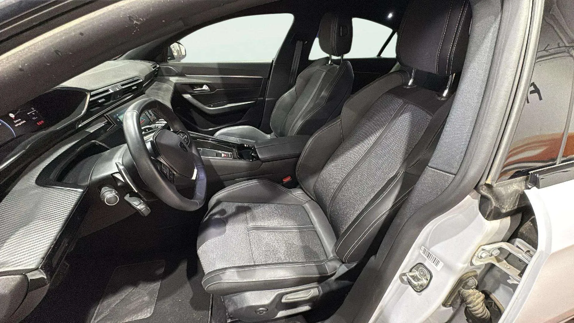 Peugeot 508 Allure PureTech 130 EAT8 - foto 11