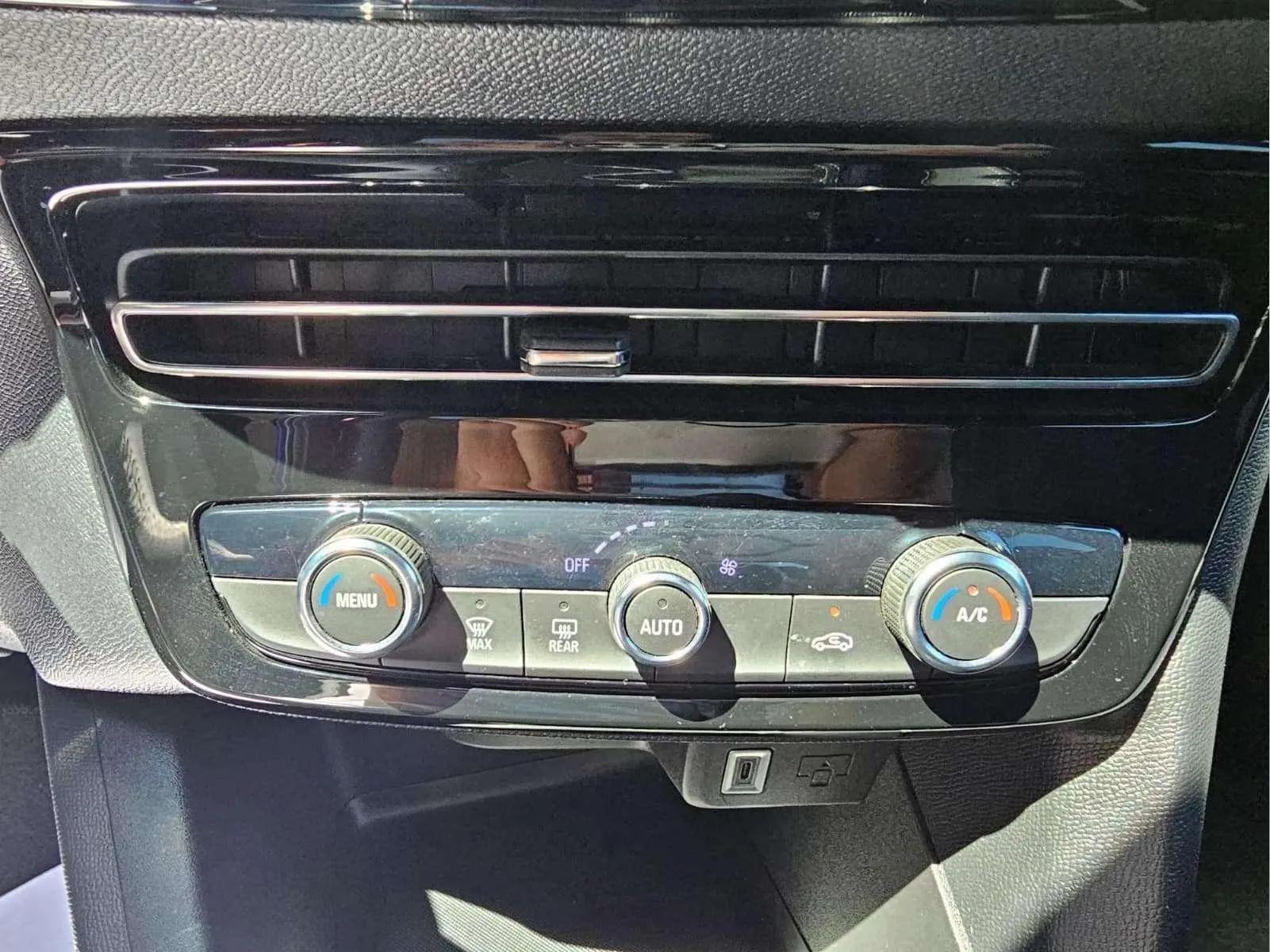 Opel Mokka 1.2 T GS - foto 14