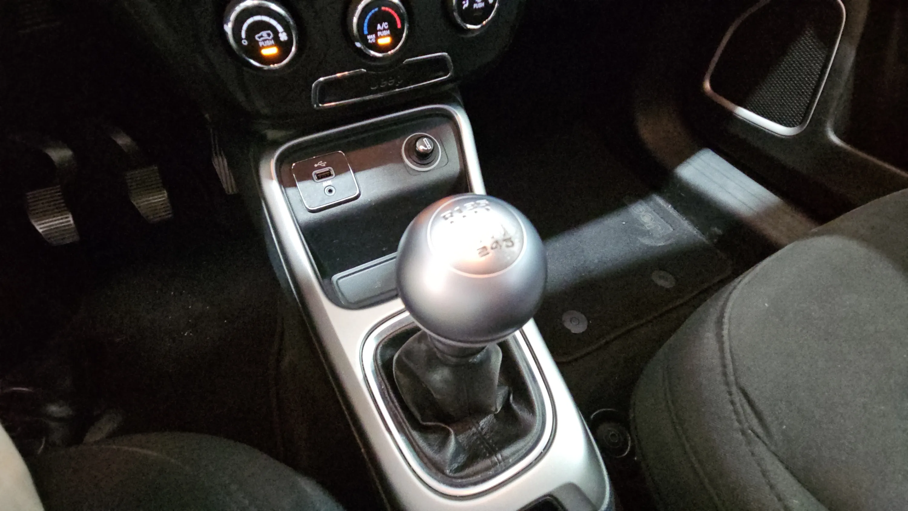 Jeep Compass 1.4 Mair Business 4x2 - foto 15