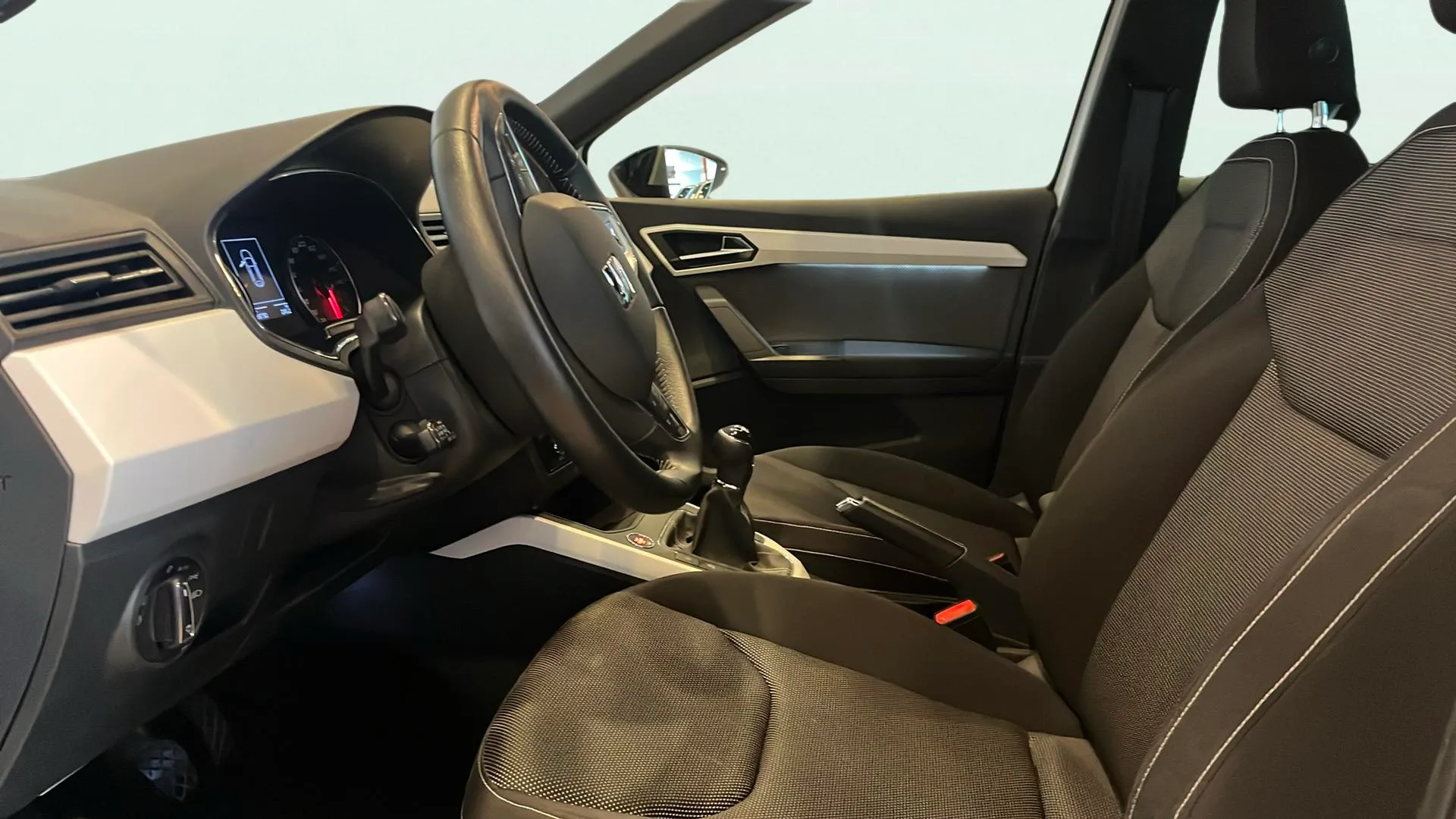 SEAT Arona 1.6 TDI Xcellence Ecomotive - foto 10