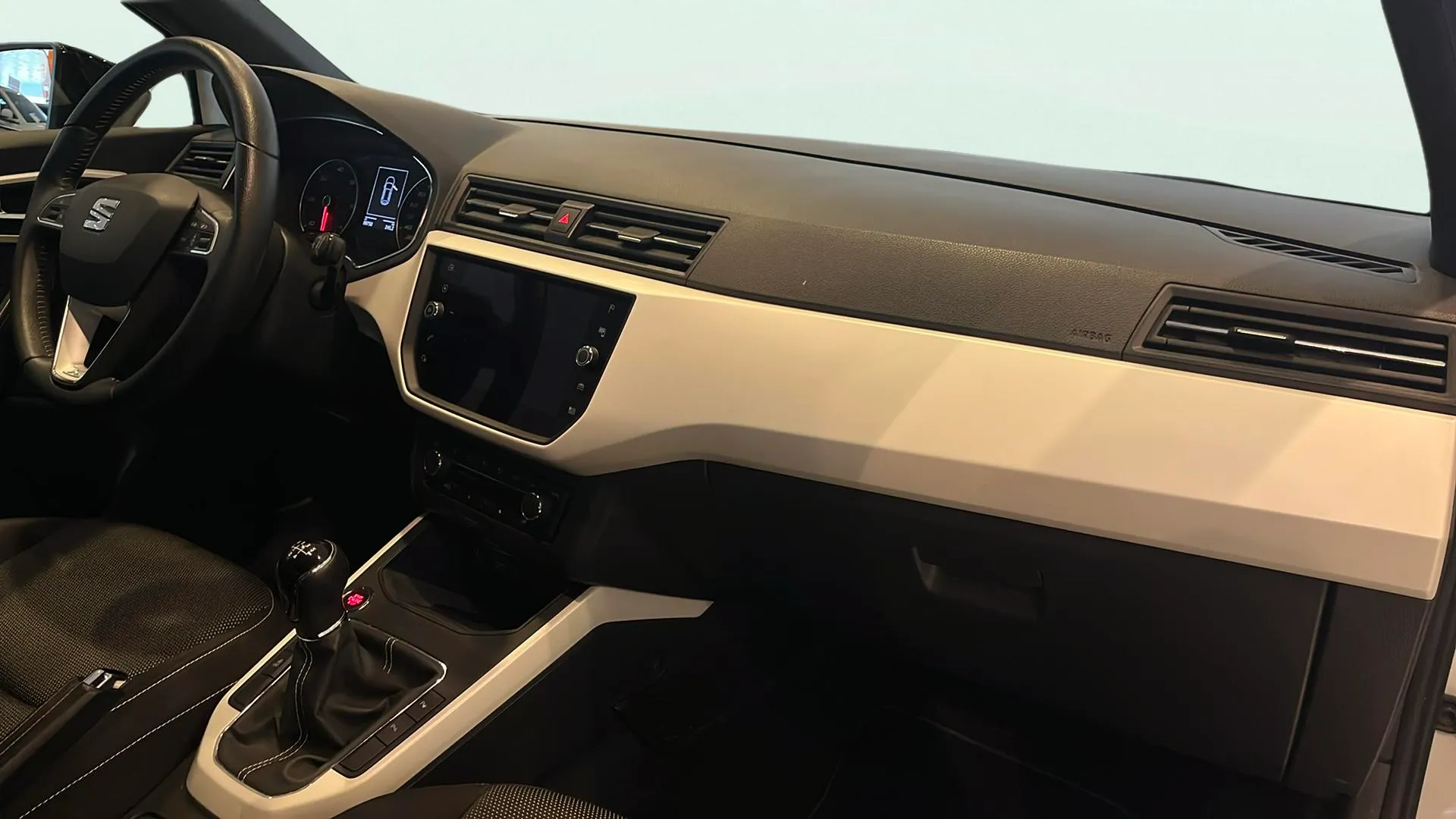 SEAT Arona 1.6 TDI Xcellence Ecomotive - foto 19