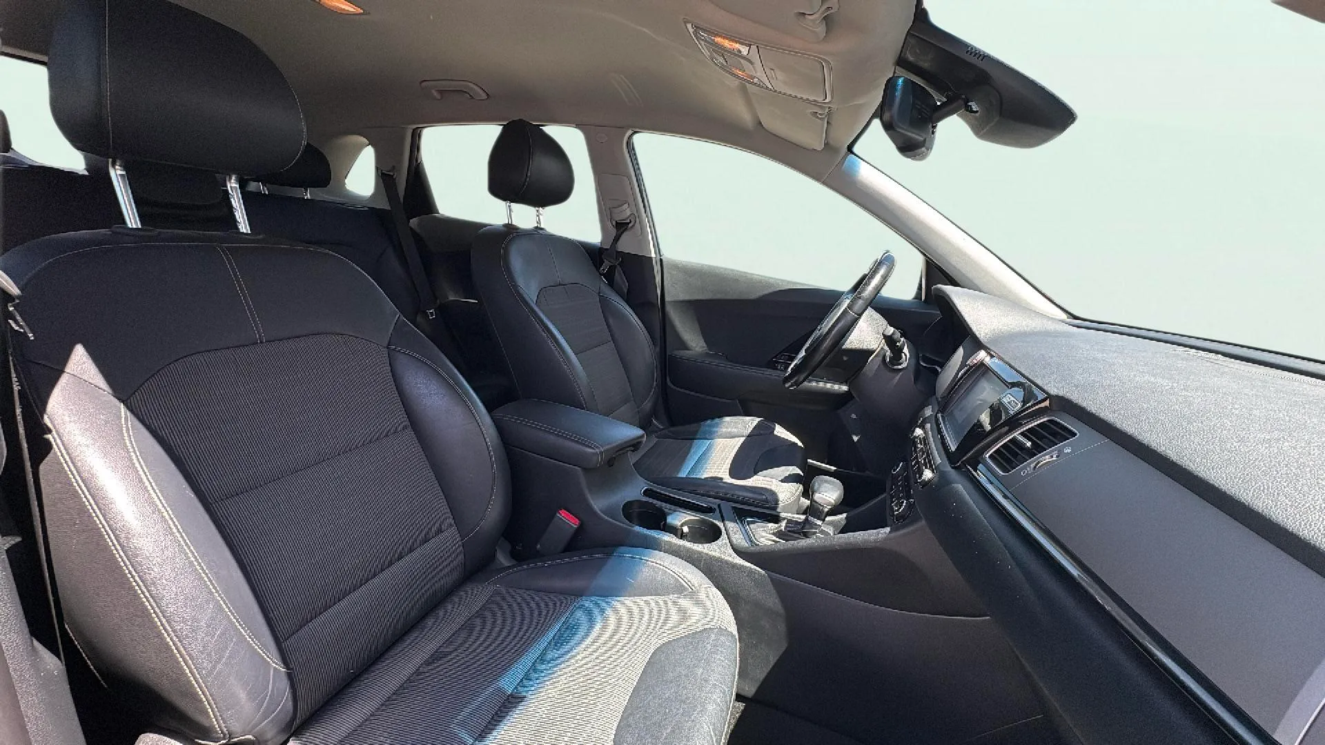 Kia Niro 1.6 GDi Híbrido Concept - foto 17