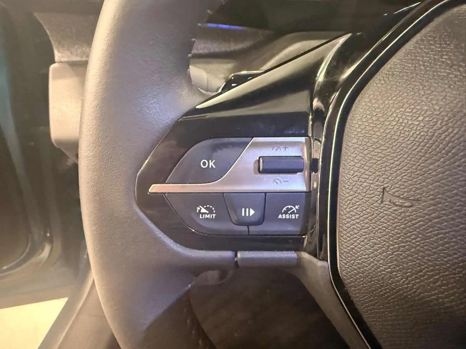 Peugeot 408 Allure Pack PureTech 130 EAT8 - foto 11