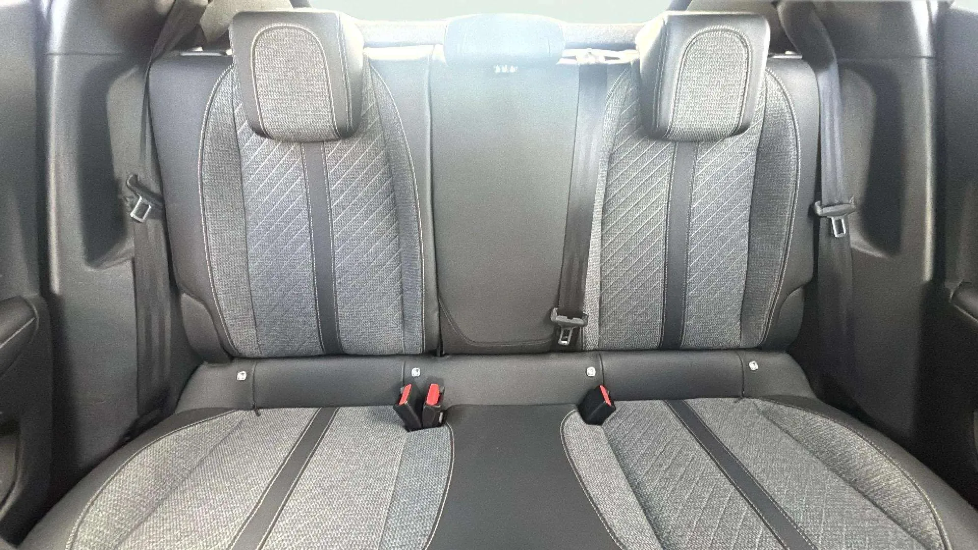 Peugeot 2008 Allure Pack PureTech 100 - foto 18