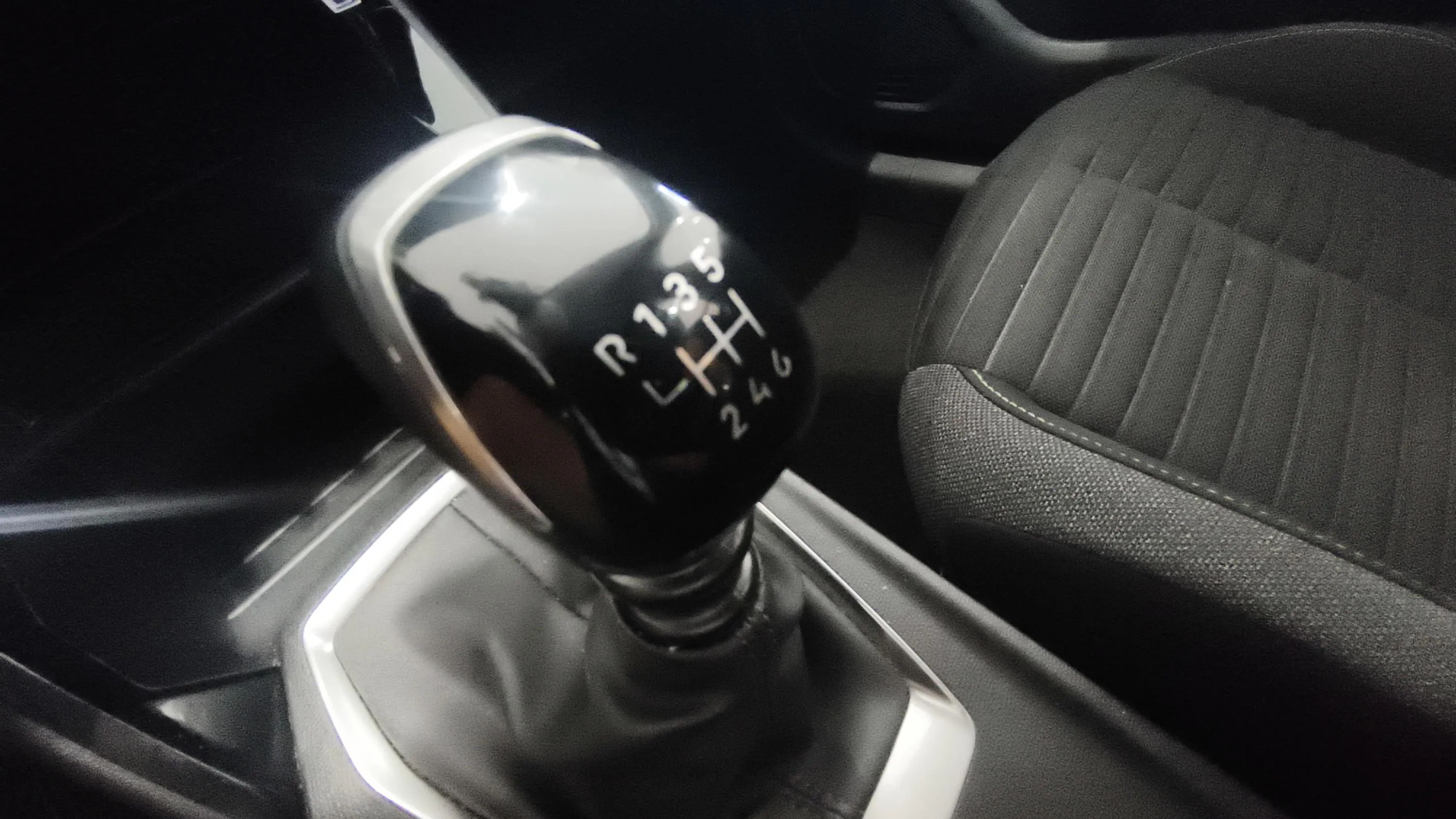 Peugeot 208 Active PureTech 100 - foto 18