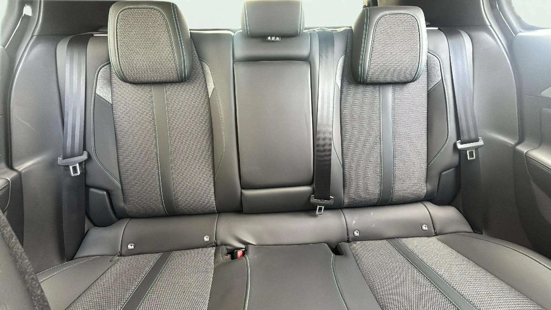 Peugeot 308 Allure PureTech 130 - foto 18