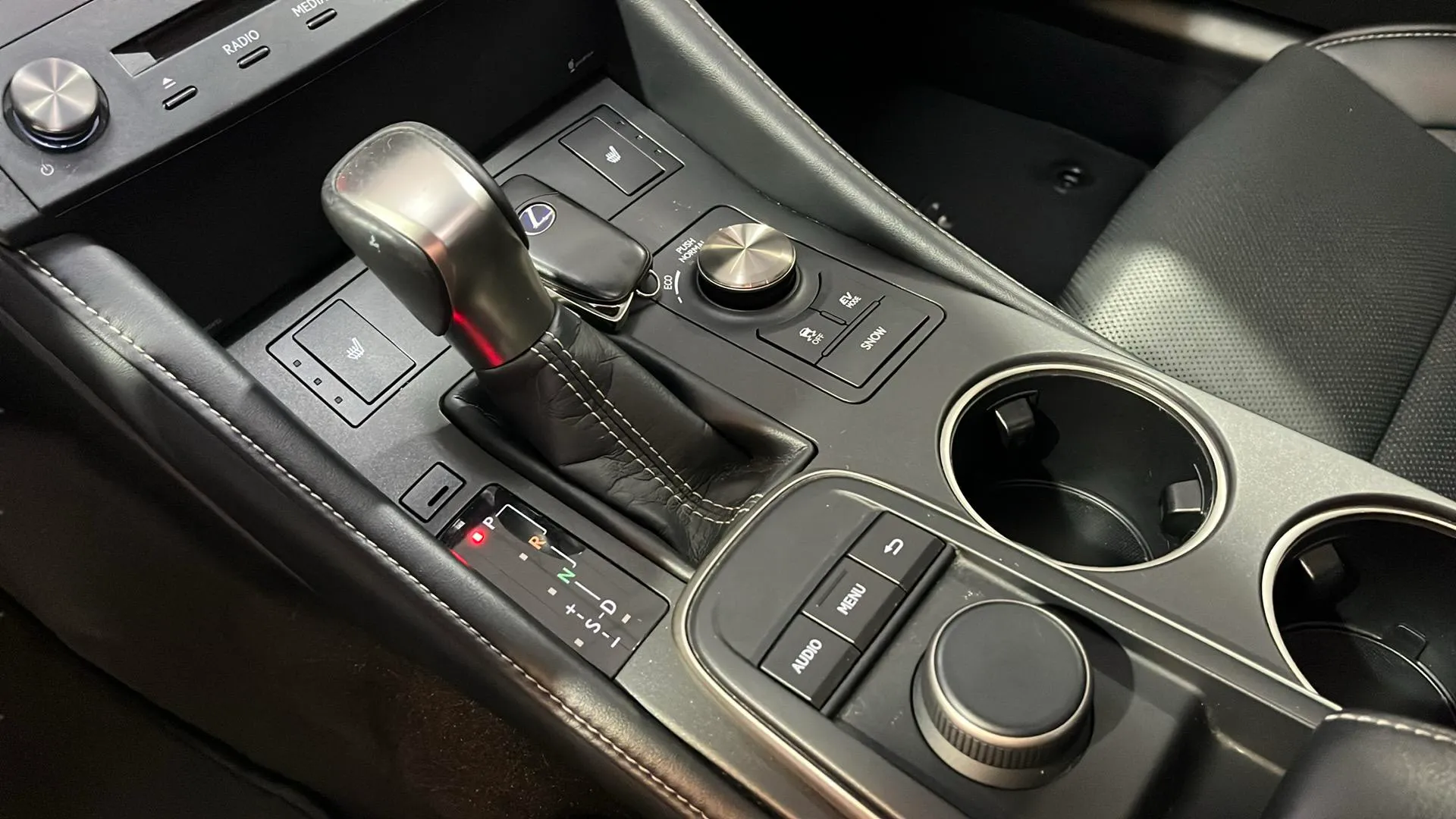 Lexus RC 2.5 RC 300h Executive - foto 13