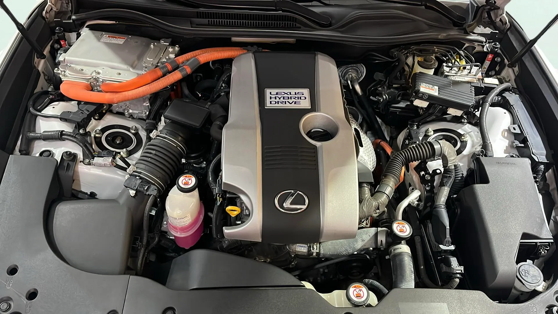 Lexus RC 2.5 RC 300h Executive - foto 22
