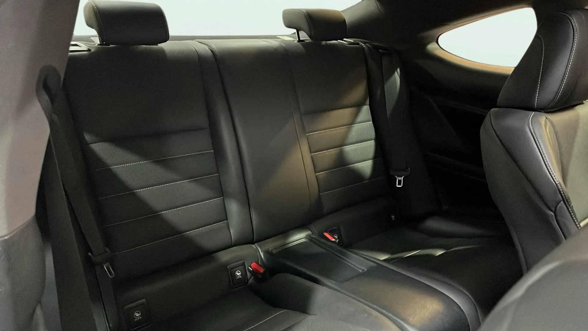 Lexus RC 2.5 RC 300h Executive - foto 19