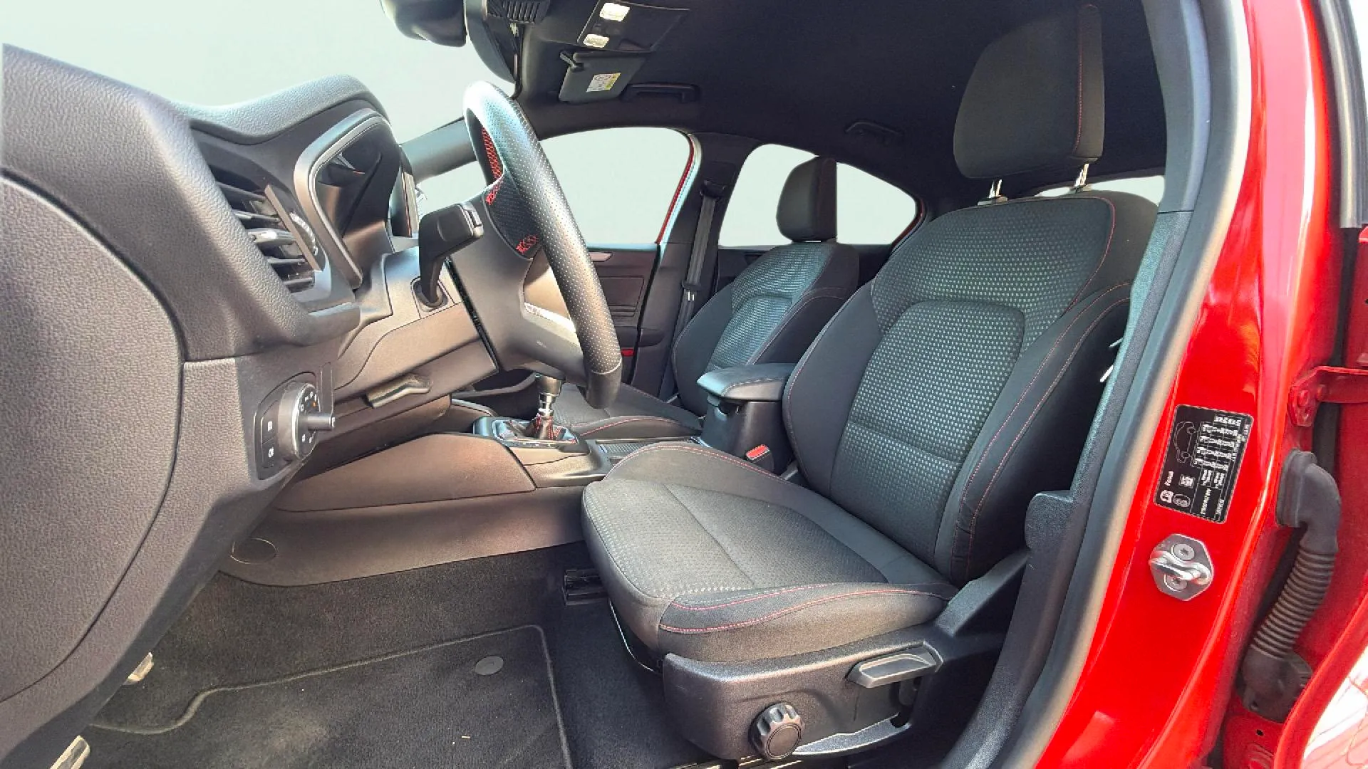 Ford Focus 1.0 EcoBoost MHEV ST-Line - foto 12