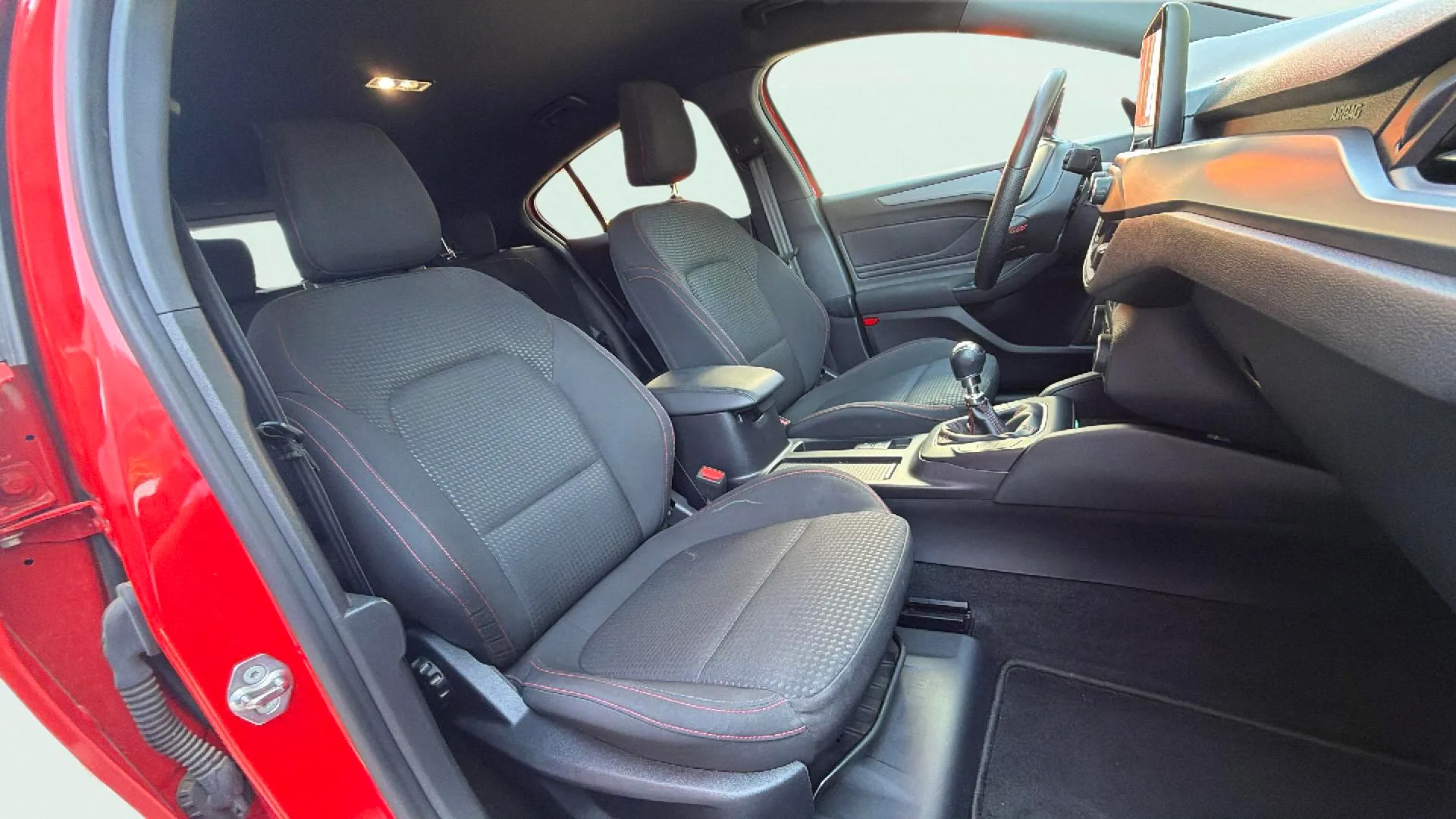 Ford Focus 1.0 EcoBoost MHEV ST-Line - foto 13