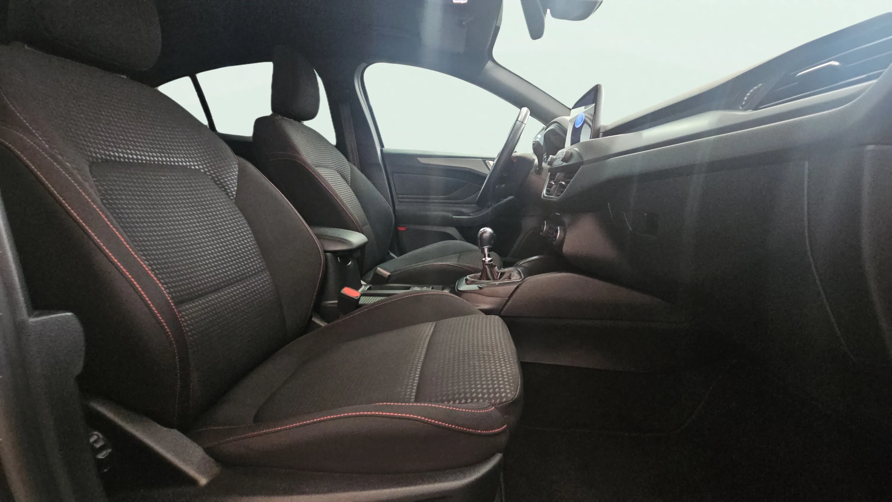 Ford Focus 1.0 EcoBoost MHEV ST-Line - foto 13
