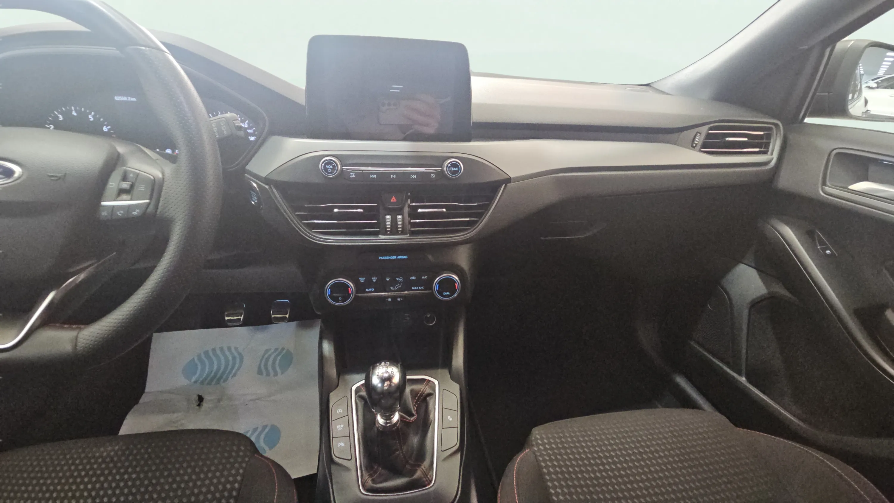 Ford Focus 1.0 EcoBoost MHEV ST-Line - foto 12