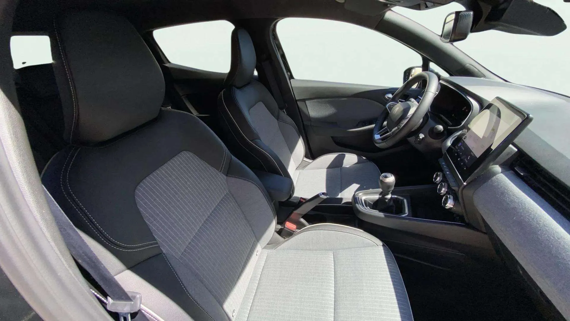 Renault Clio Techno TCe 90 - foto 14