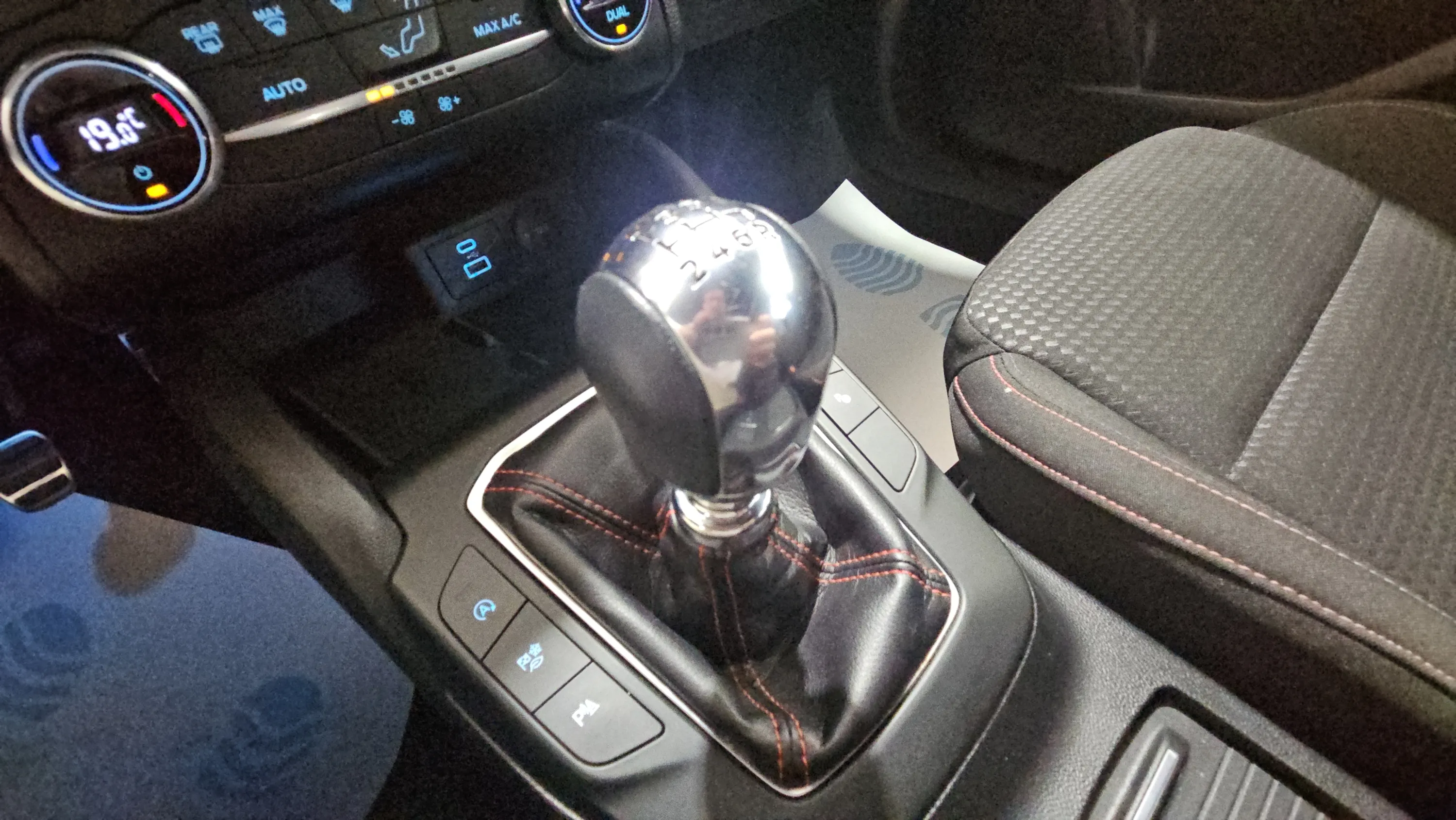 Ford Focus 1.0 EcoBoost MHEV ST-Line - foto 16