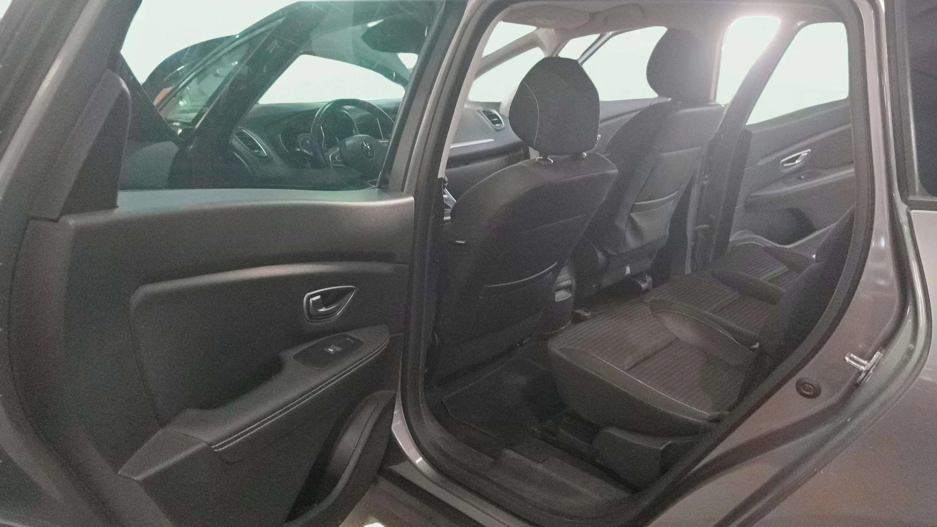 Renault Scénic Zen GPF TCe 18 - foto 11