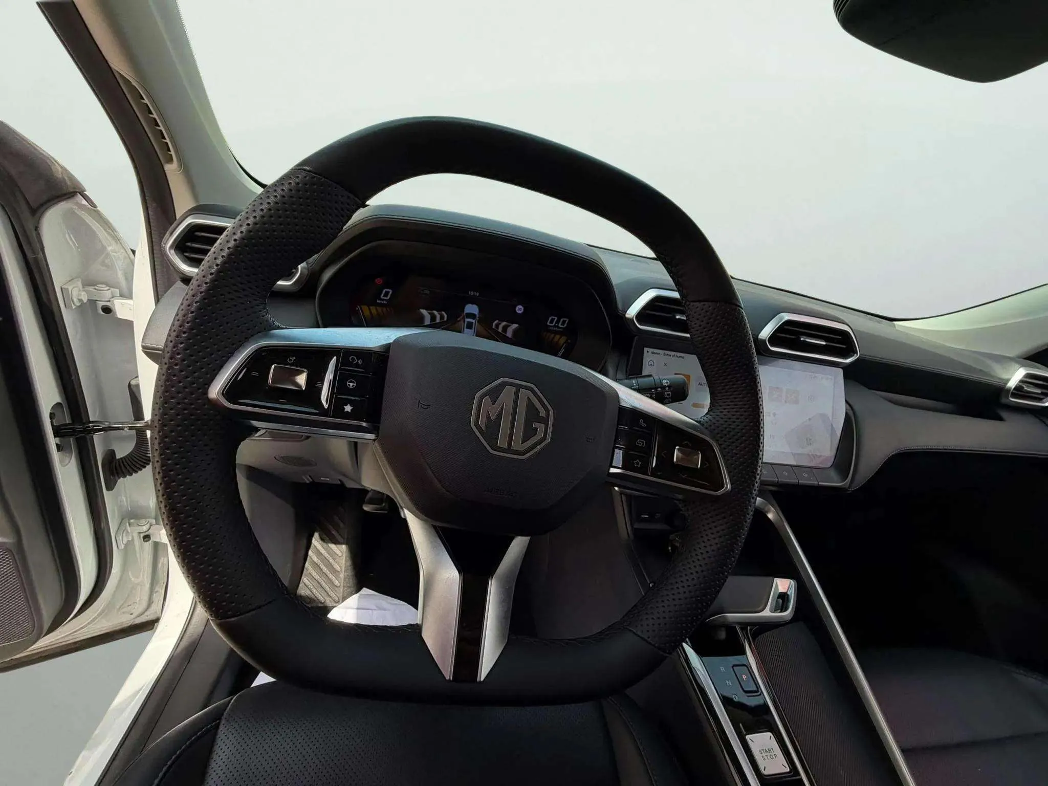 MG ZS Hybrid+ Luxury - foto 10