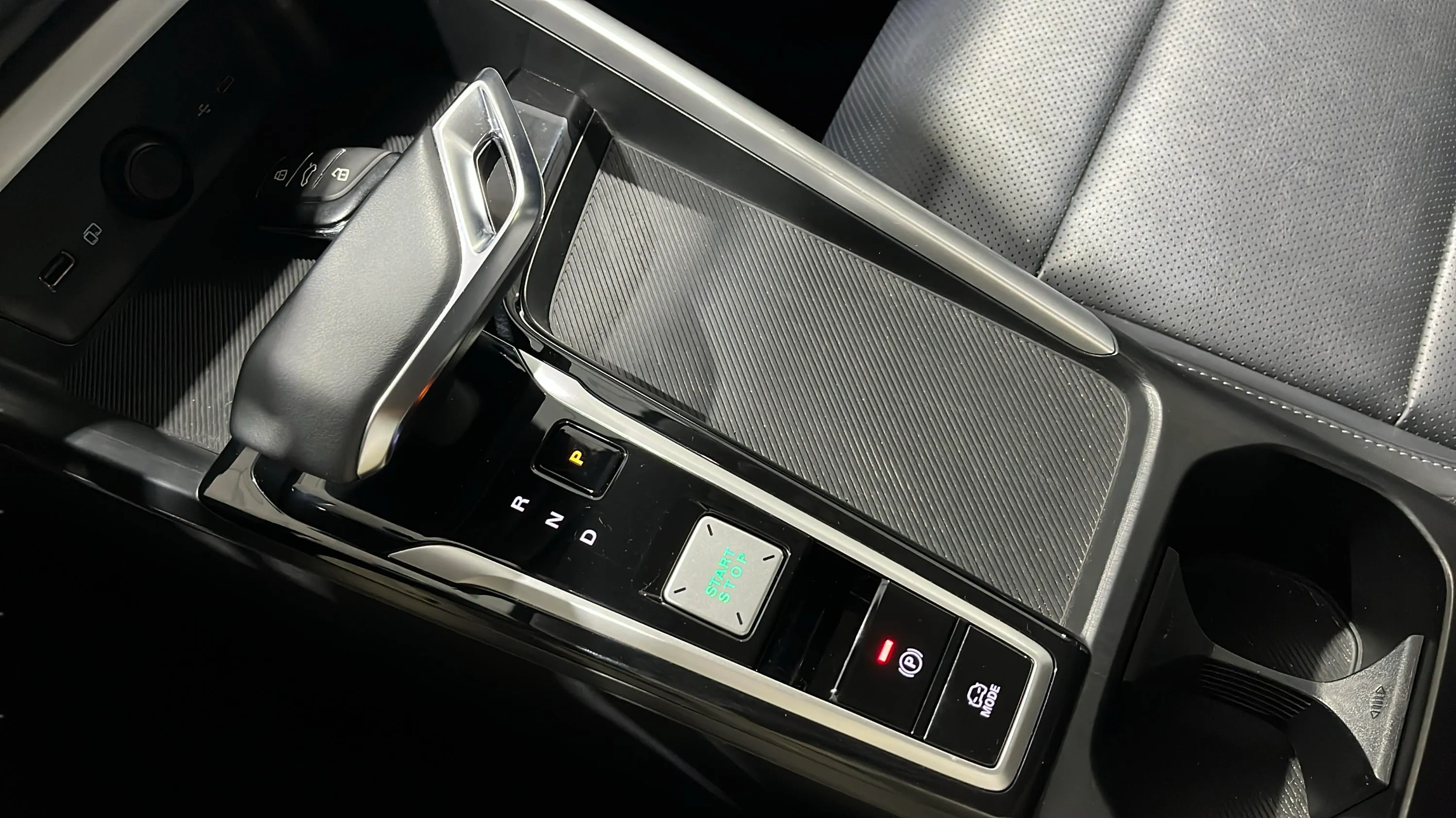 MG ZS Hybrid+ Luxury - foto 28