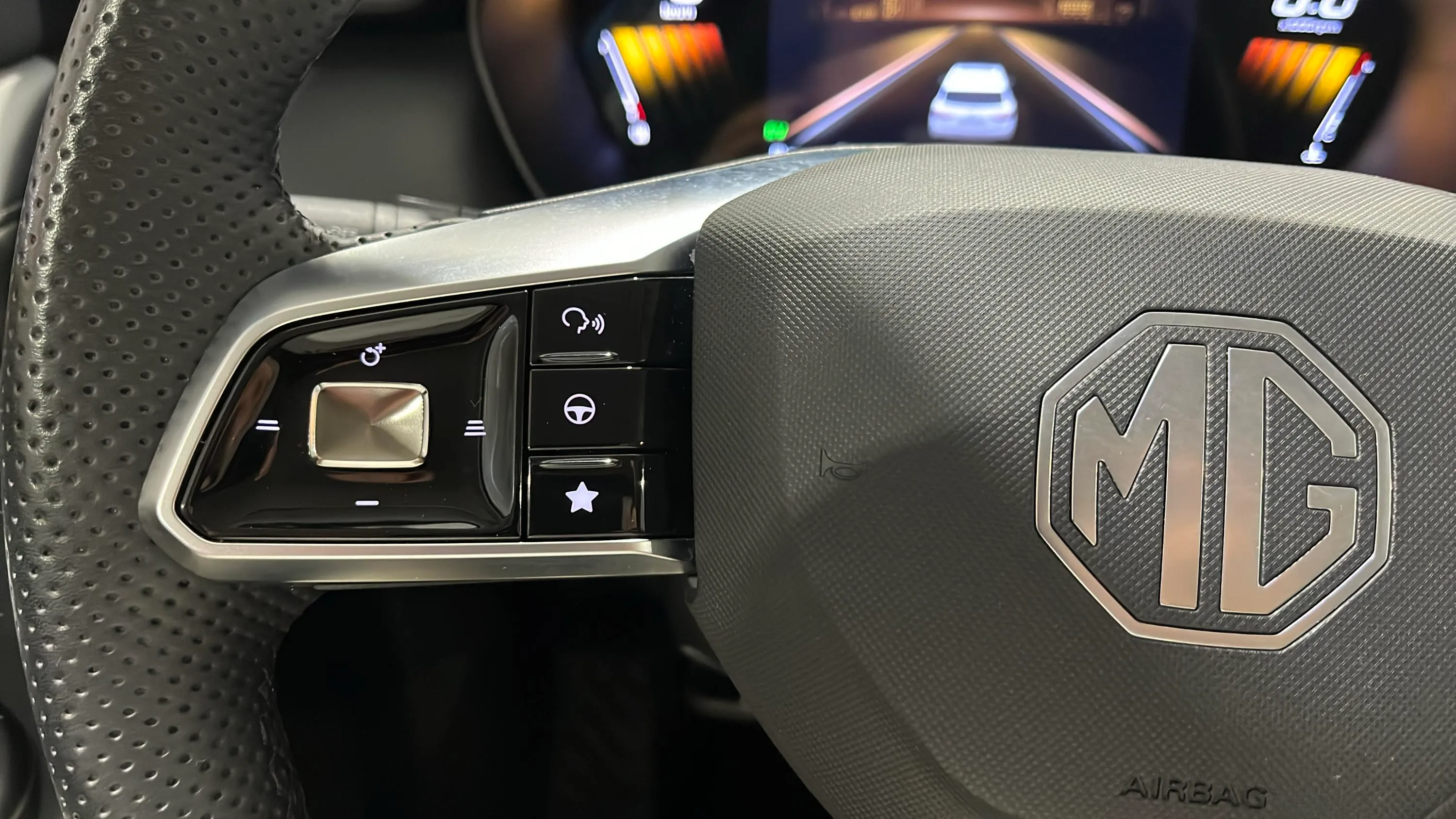 MG ZS Hybrid+ Luxury - foto 17