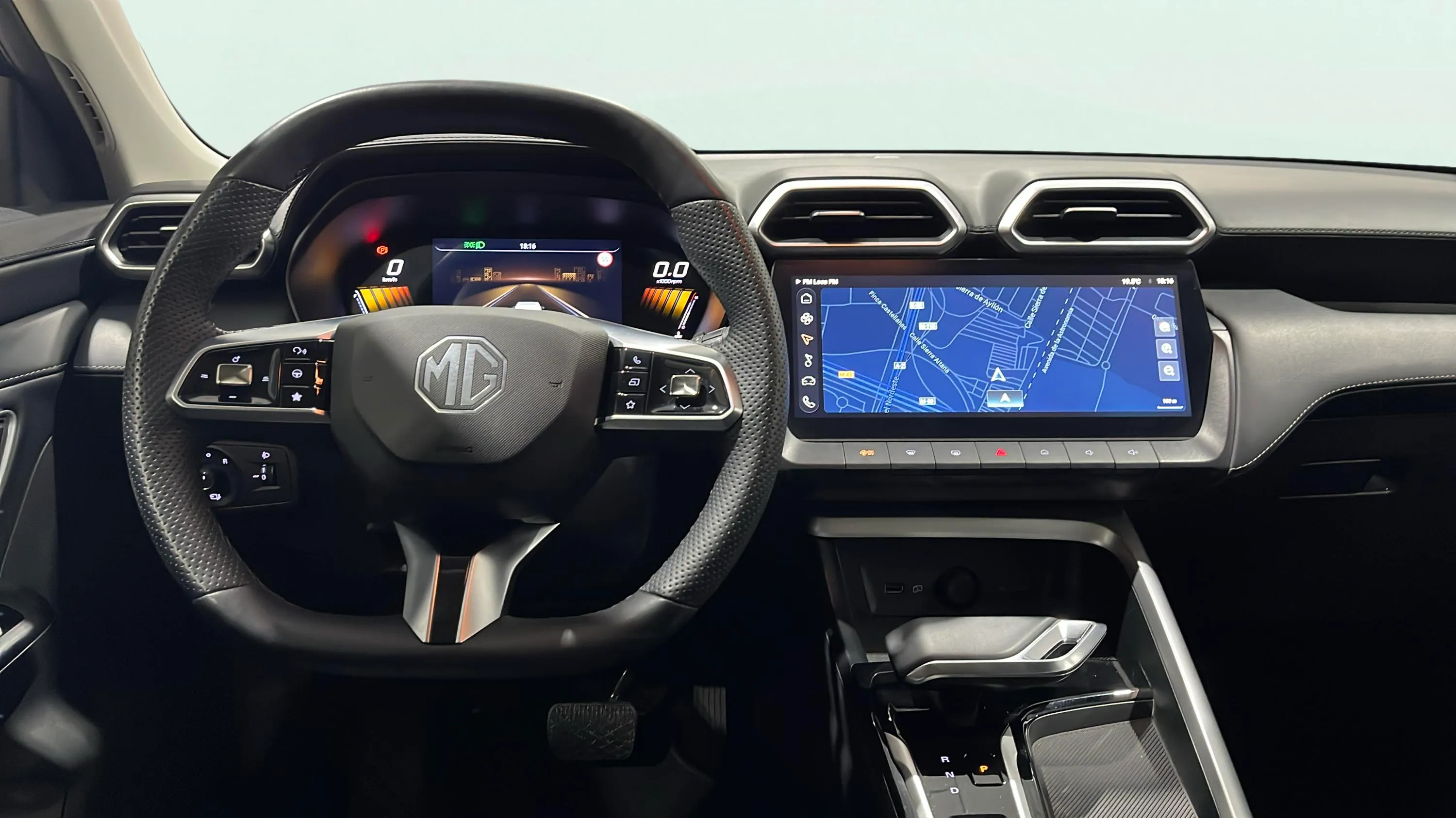 MG ZS Hybrid+ Luxury - foto 30