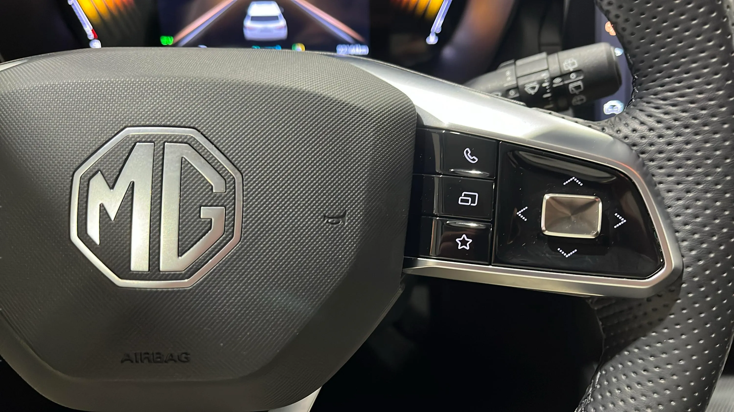 MG ZS Hybrid+ Luxury - foto 18