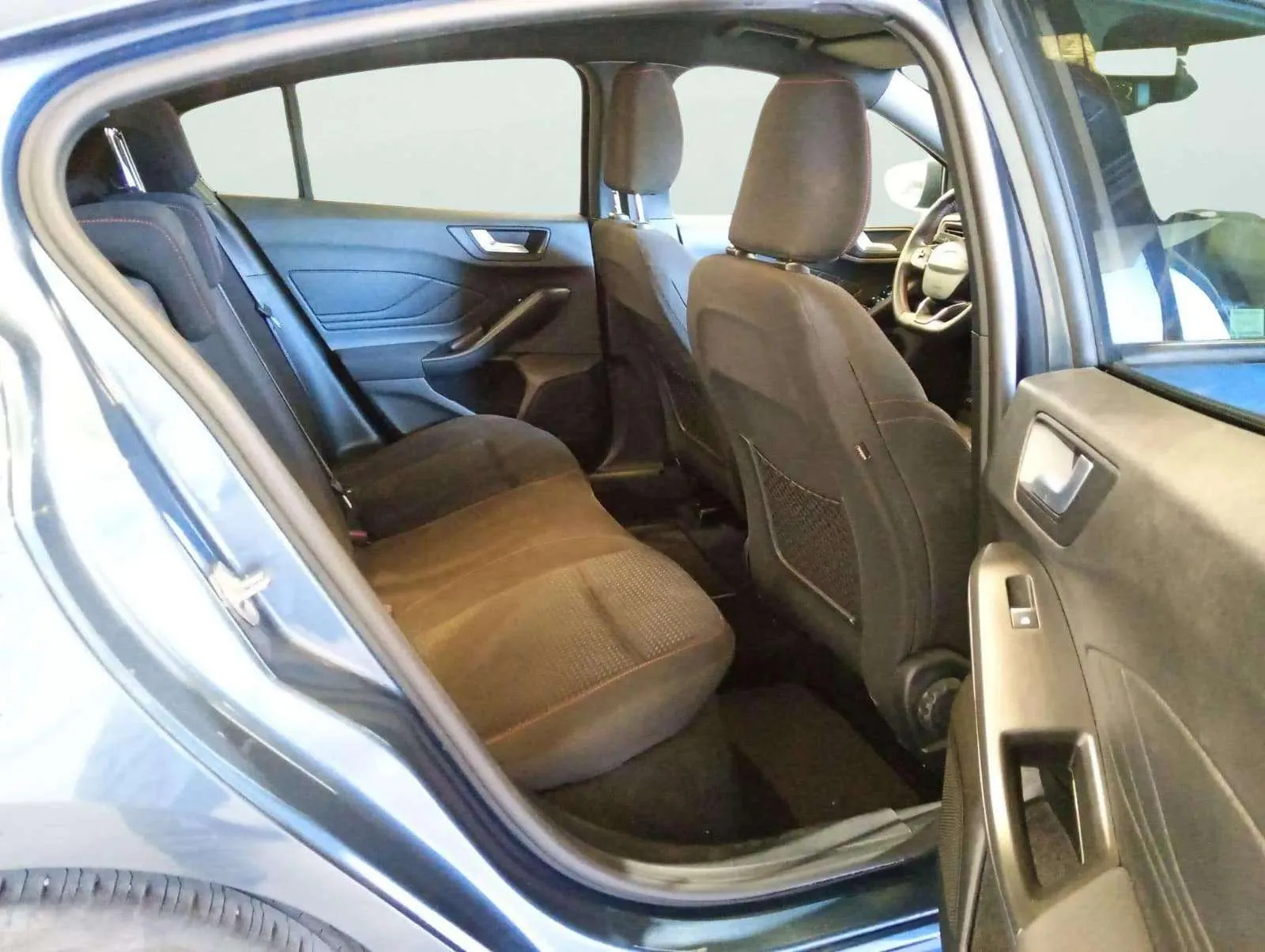 Ford Focus 1.0 EcoBoost MHEV ST-Line - foto 16