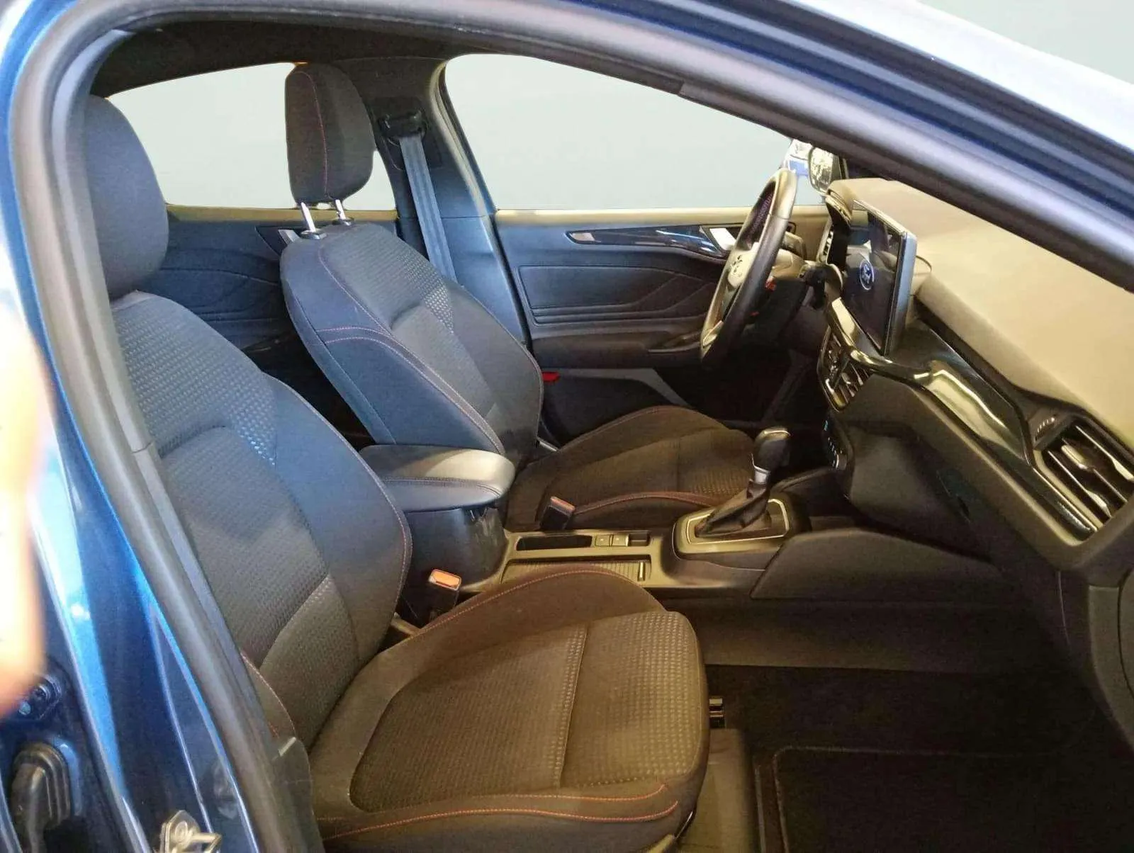 Ford Focus 1.0 EcoBoost MHEV ST-Line - foto 13