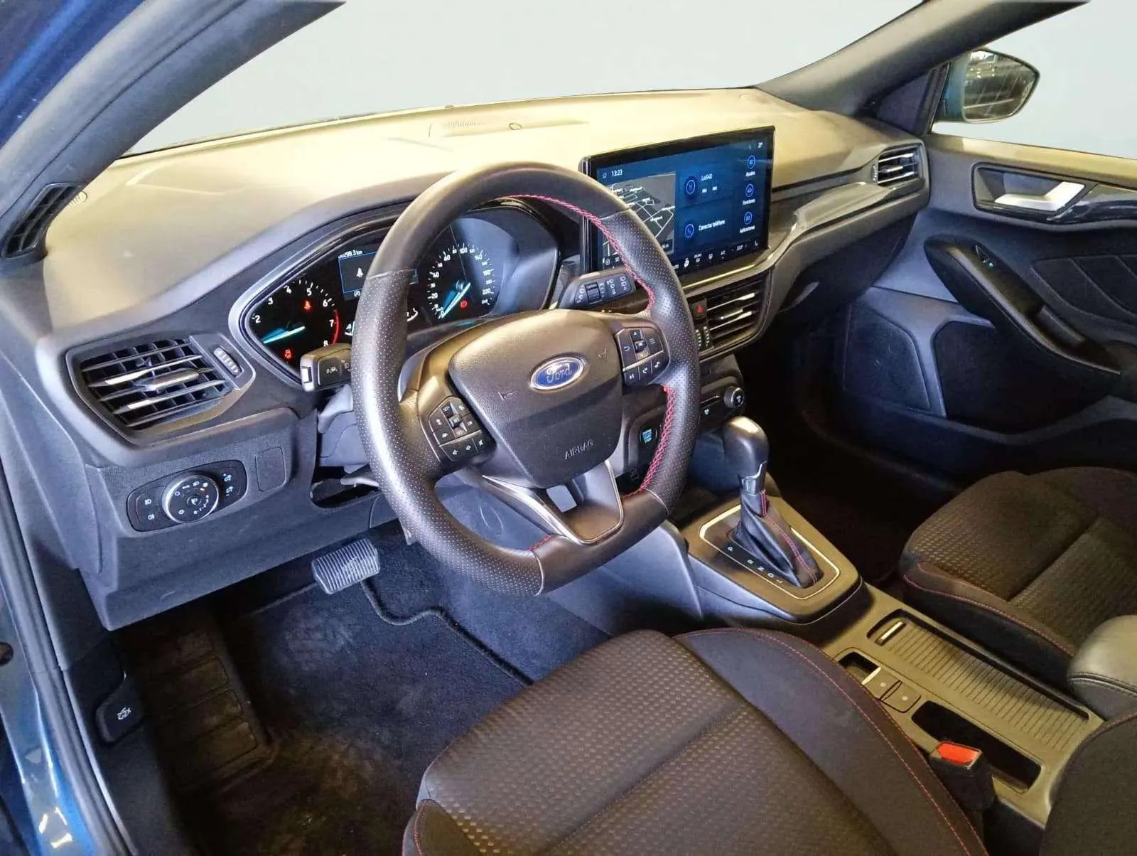 Ford Focus 1.0 EcoBoost MHEV ST-Line - foto 7