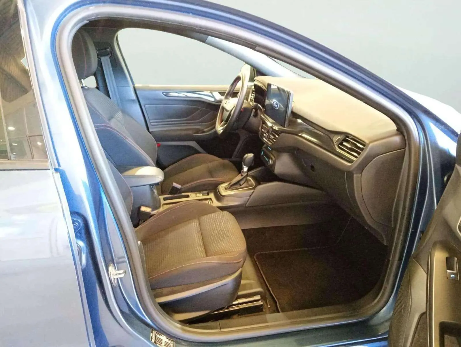 Ford Focus 1.0 EcoBoost MHEV ST-Line - foto 14