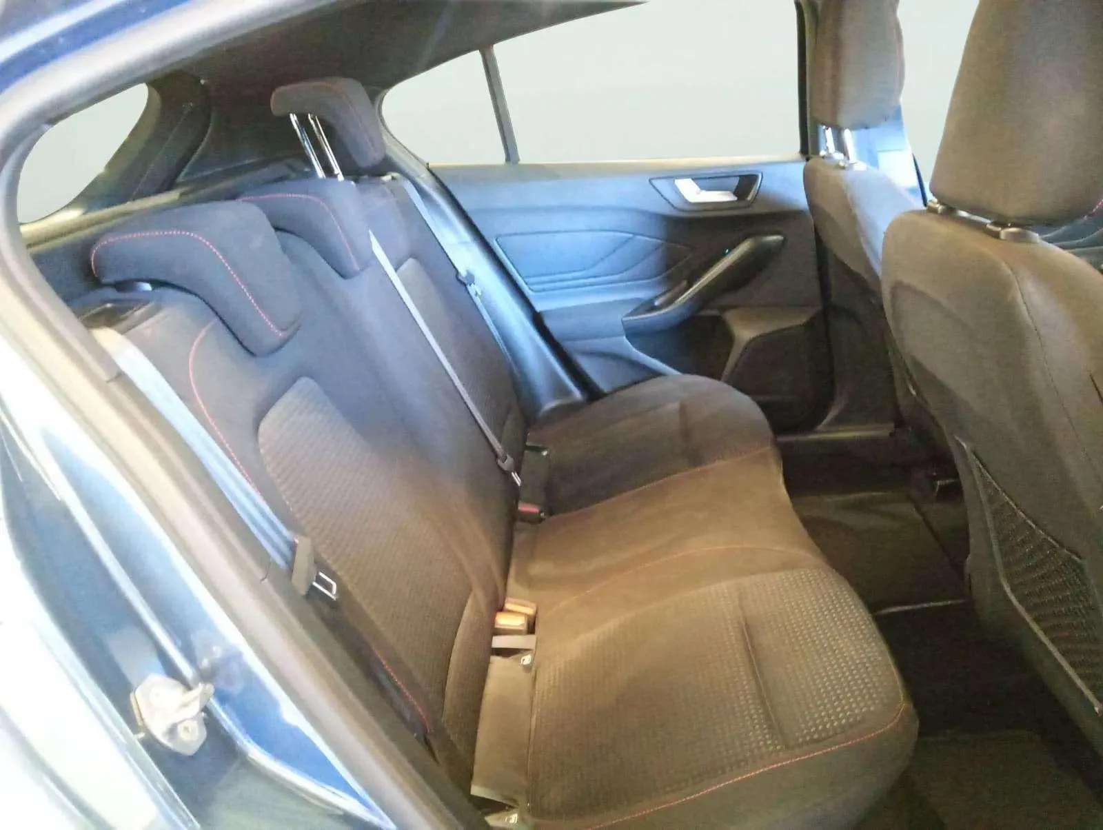 Ford Focus 1.0 EcoBoost MHEV ST-Line - foto 15