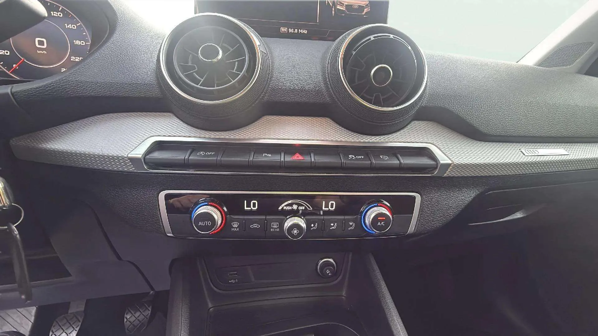 Audi Q2 30 TFSI - foto 14