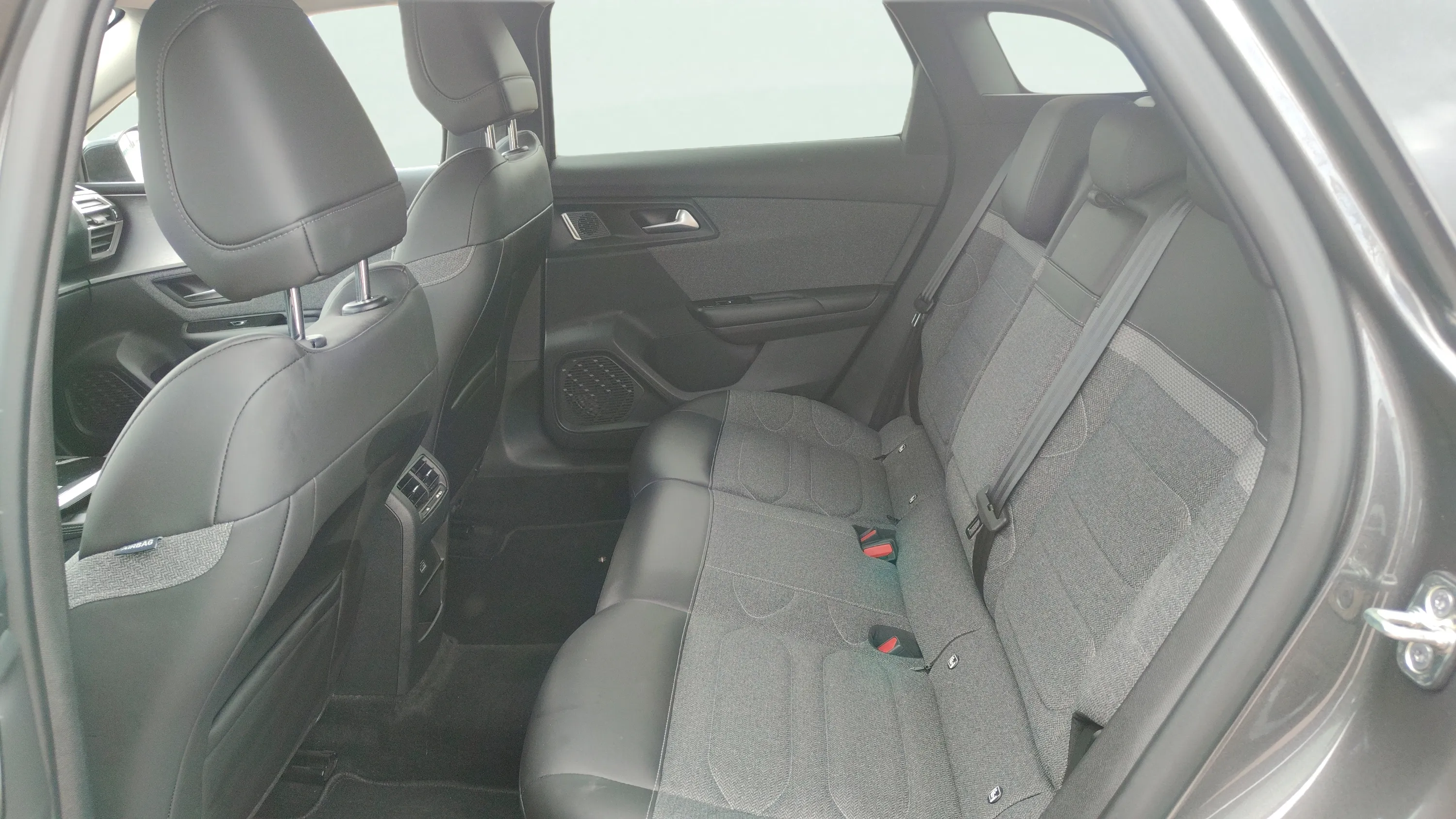 Citroën C5 X Hybrid 180 e-EAT8 Plus - foto 14