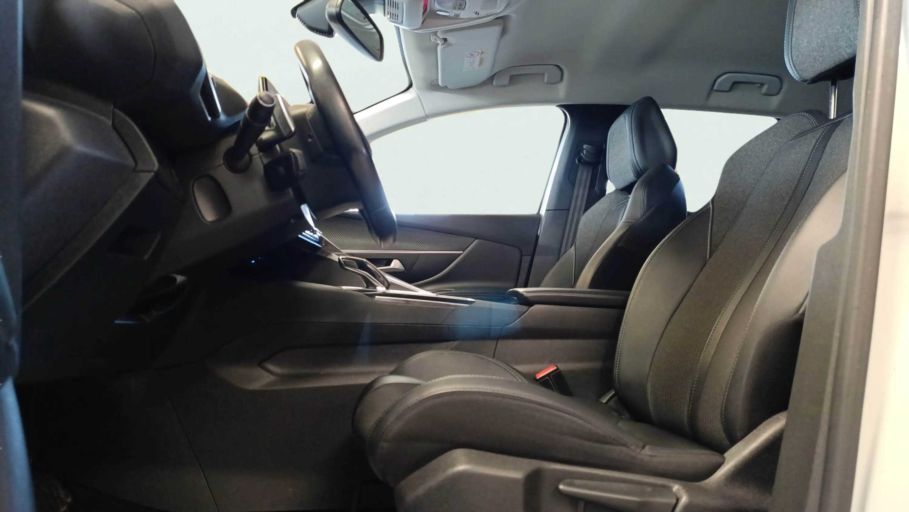 Peugeot 3008 1.5 BlueHDi Allure EAT8 - foto 31