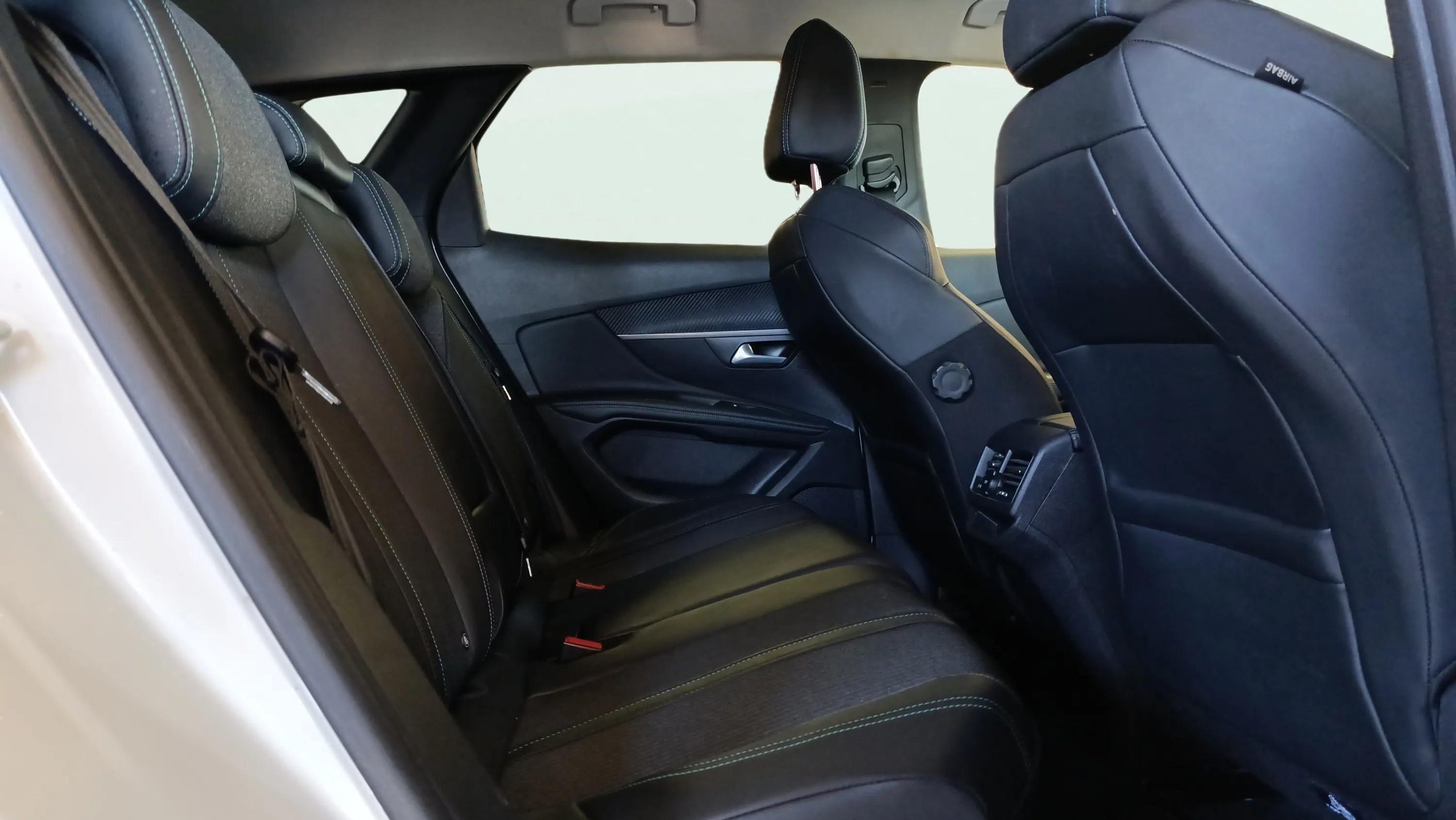Peugeot 3008 1.5 BlueHDi Allure EAT8 - foto 35